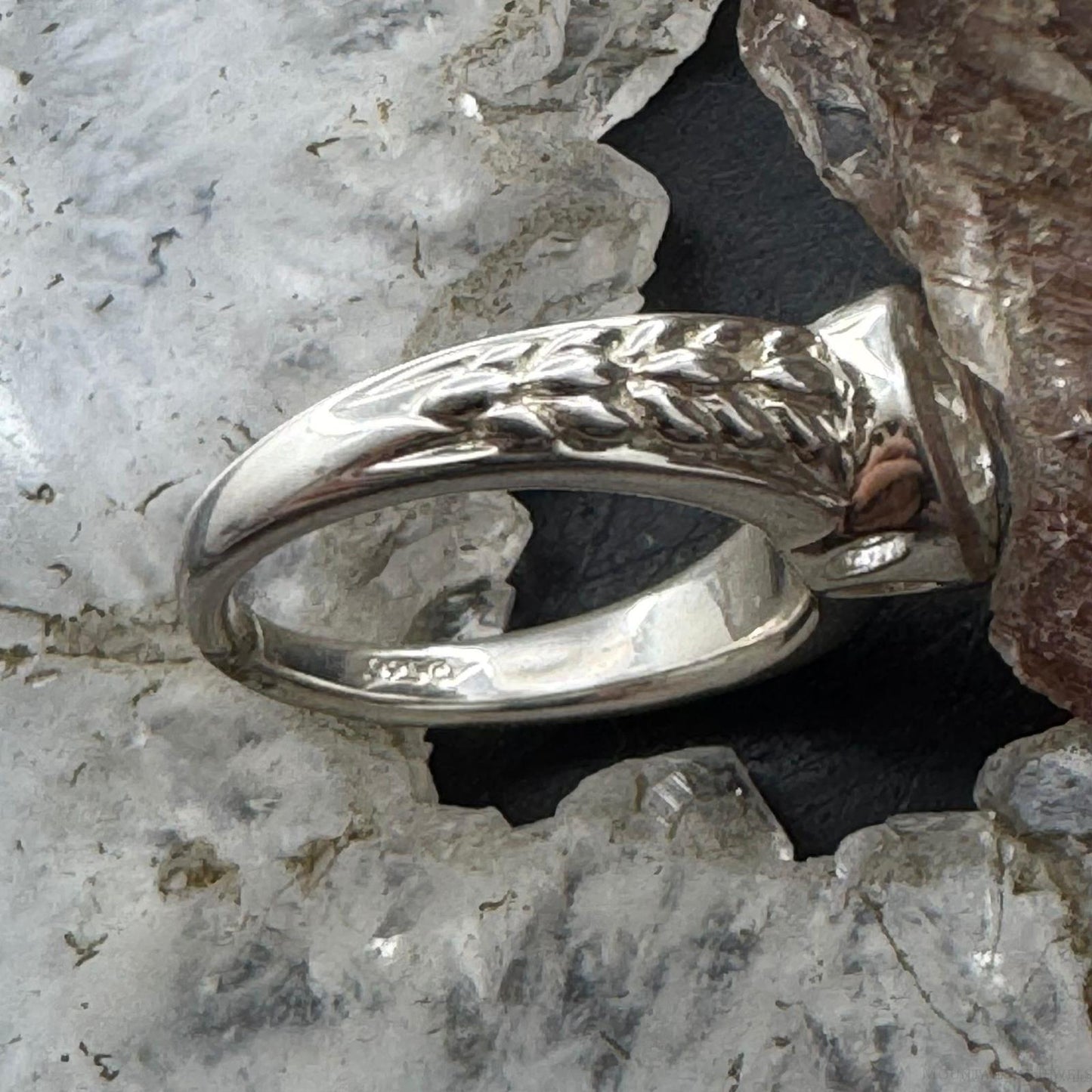 Carolyn Pollack Sterling Silver White Topaz Decorated Shank Ring Size 7 For Women