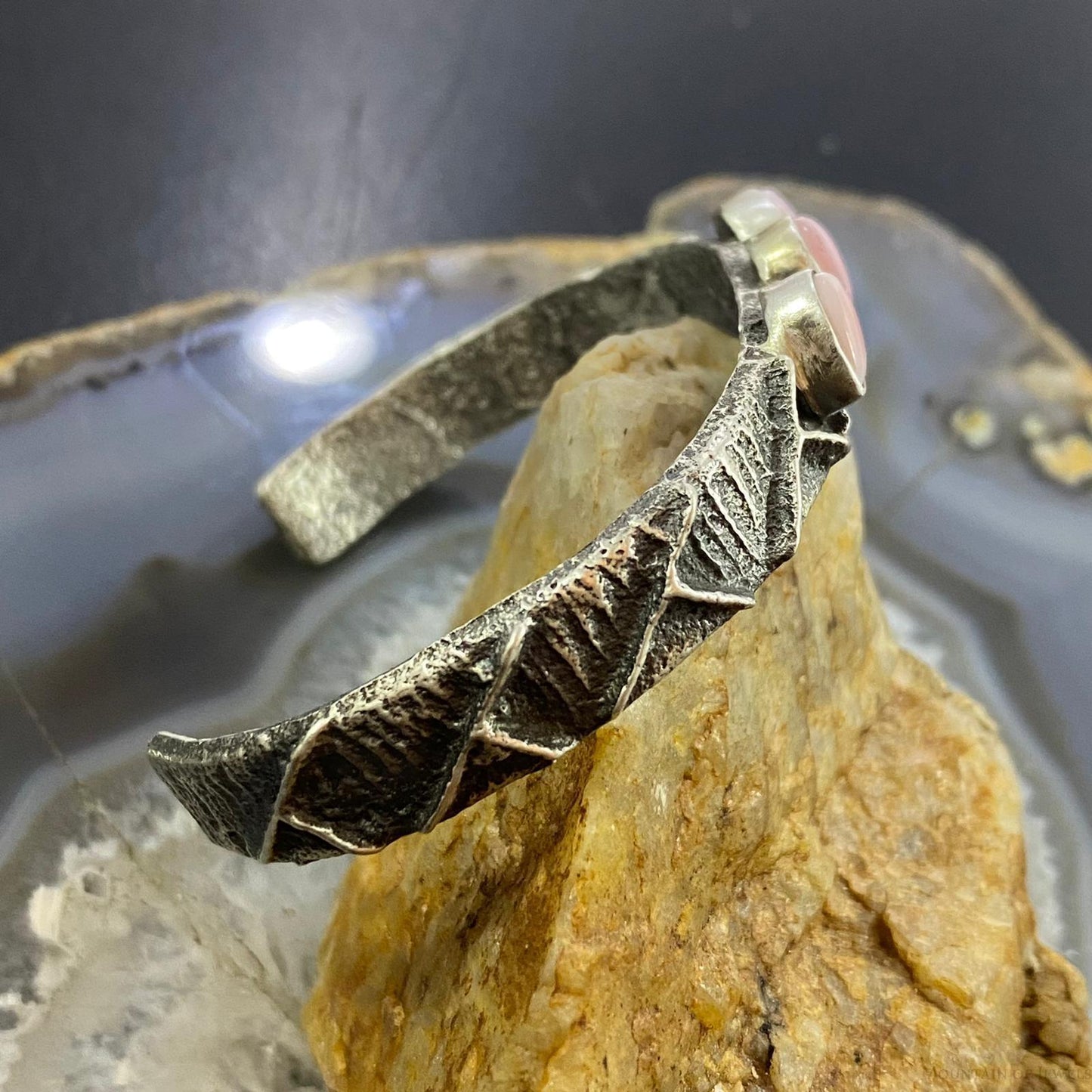 Wilson Dawes Sterling Silver Teardrop Pink Conch Shell Tufa Cast Bracelet For Women