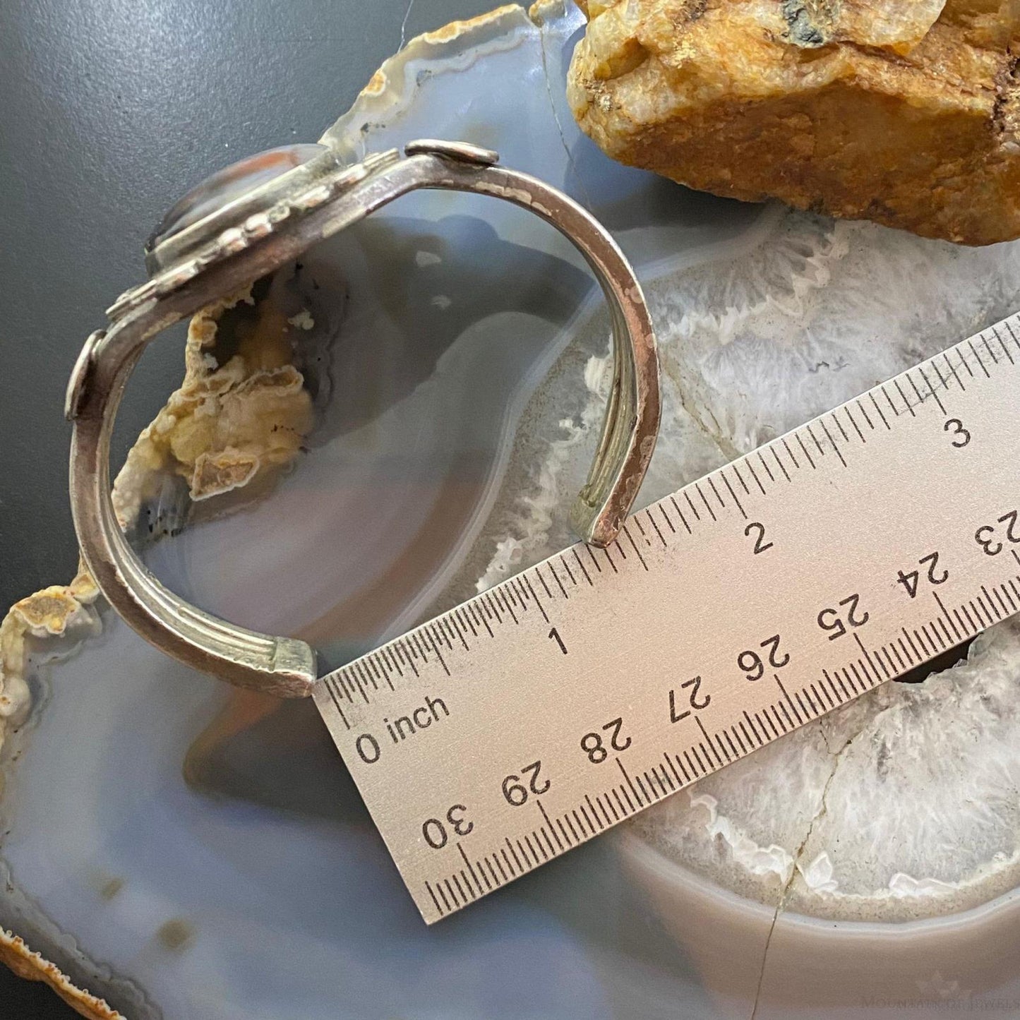 Native American Silver Oval Agate Decorated Heavy Gauge Cuff Bracelet For Women