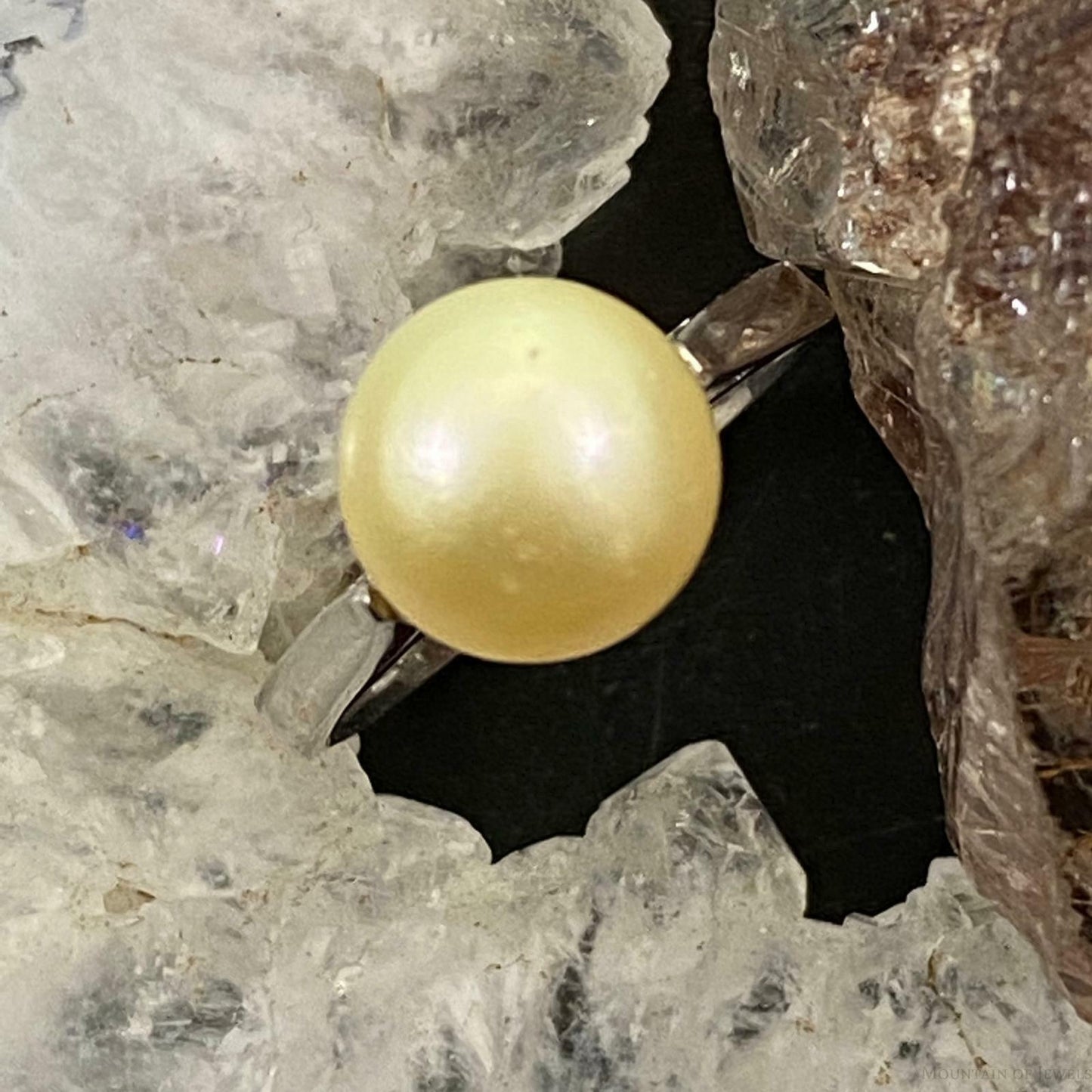 Vintage 14K White Gold with Off White Pearl Ring Size 6.5 For Women
