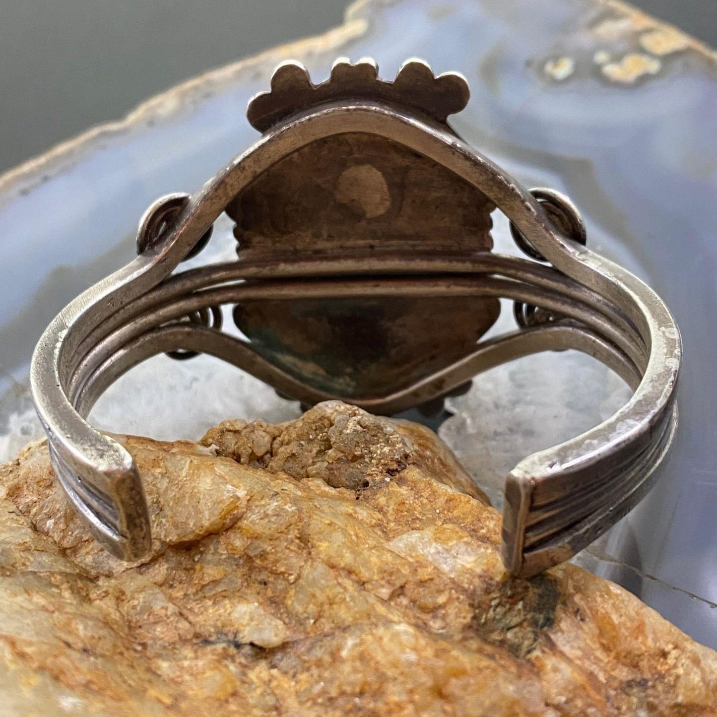 Native American Silver Oval Agate Decorated Heavy Gauge Cuff Bracelet For Women