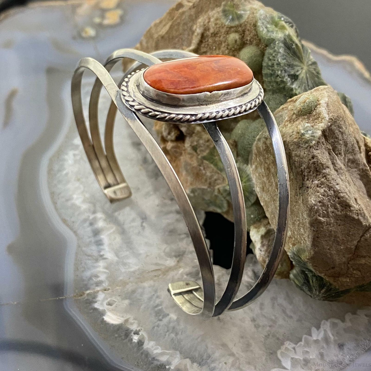 Native American Sterling Silver Oval Spiny Oyster Split Shank Bracelet For Women