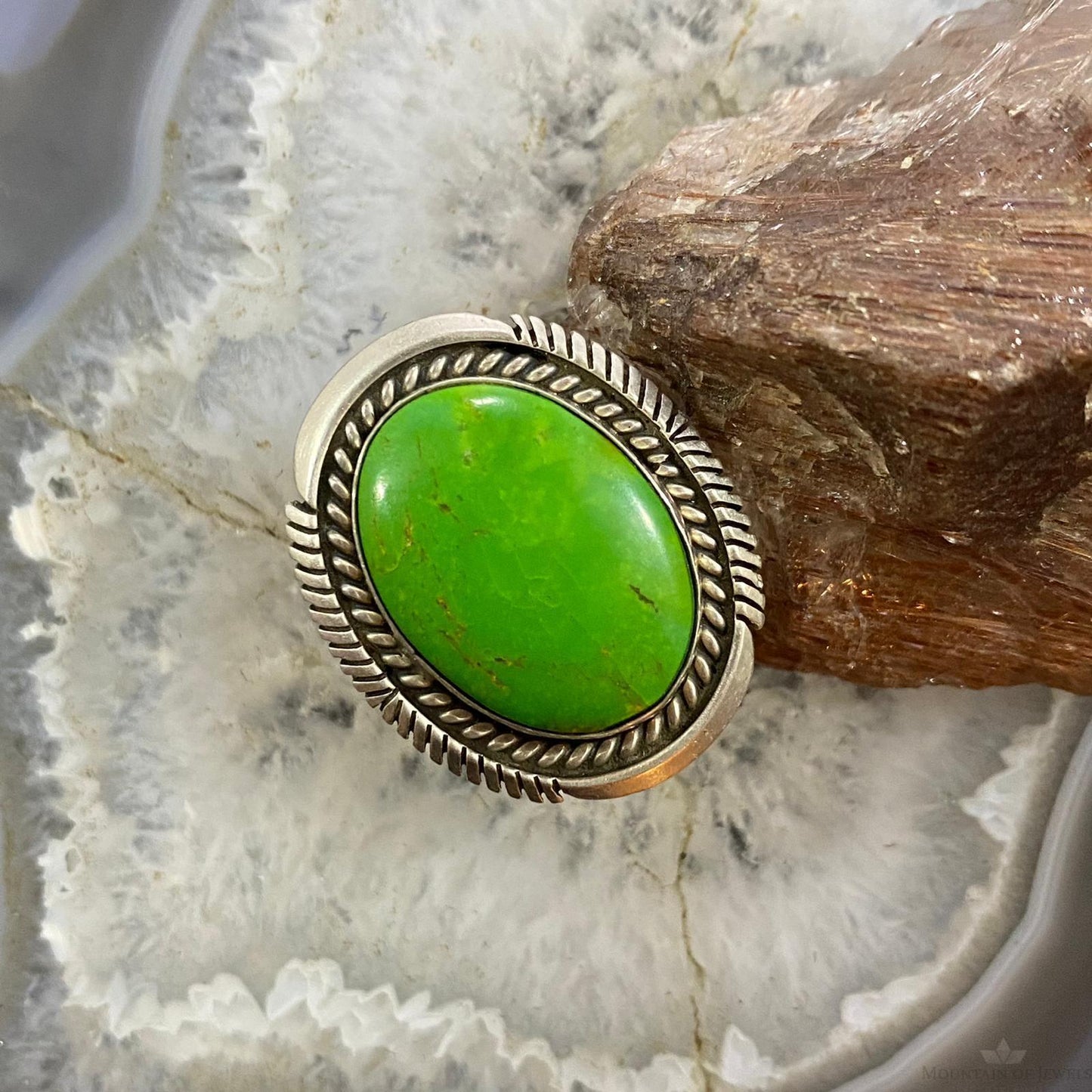 Vintage Native American Sterling Oval Gaspeite Decorated Unisex Ring Size 11.75