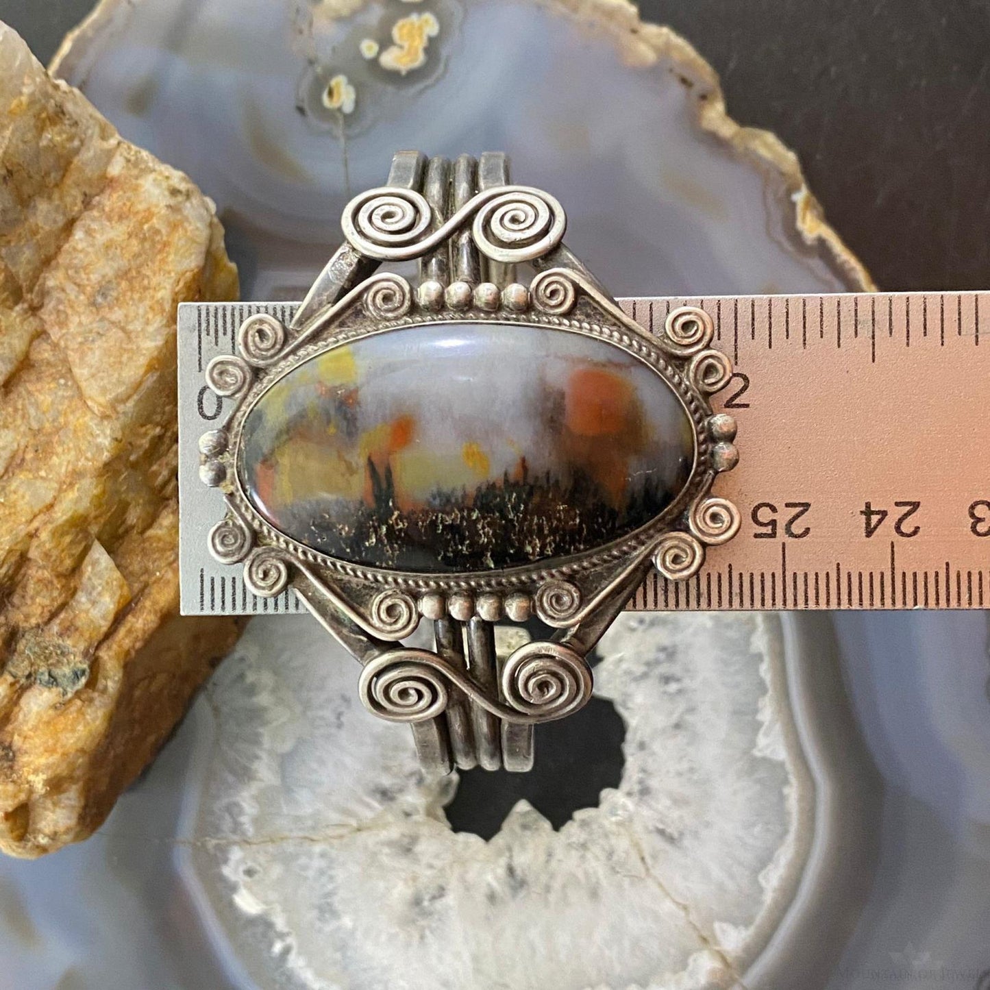 Native American Silver Oval Agate Decorated Heavy Gauge Cuff Bracelet For Women