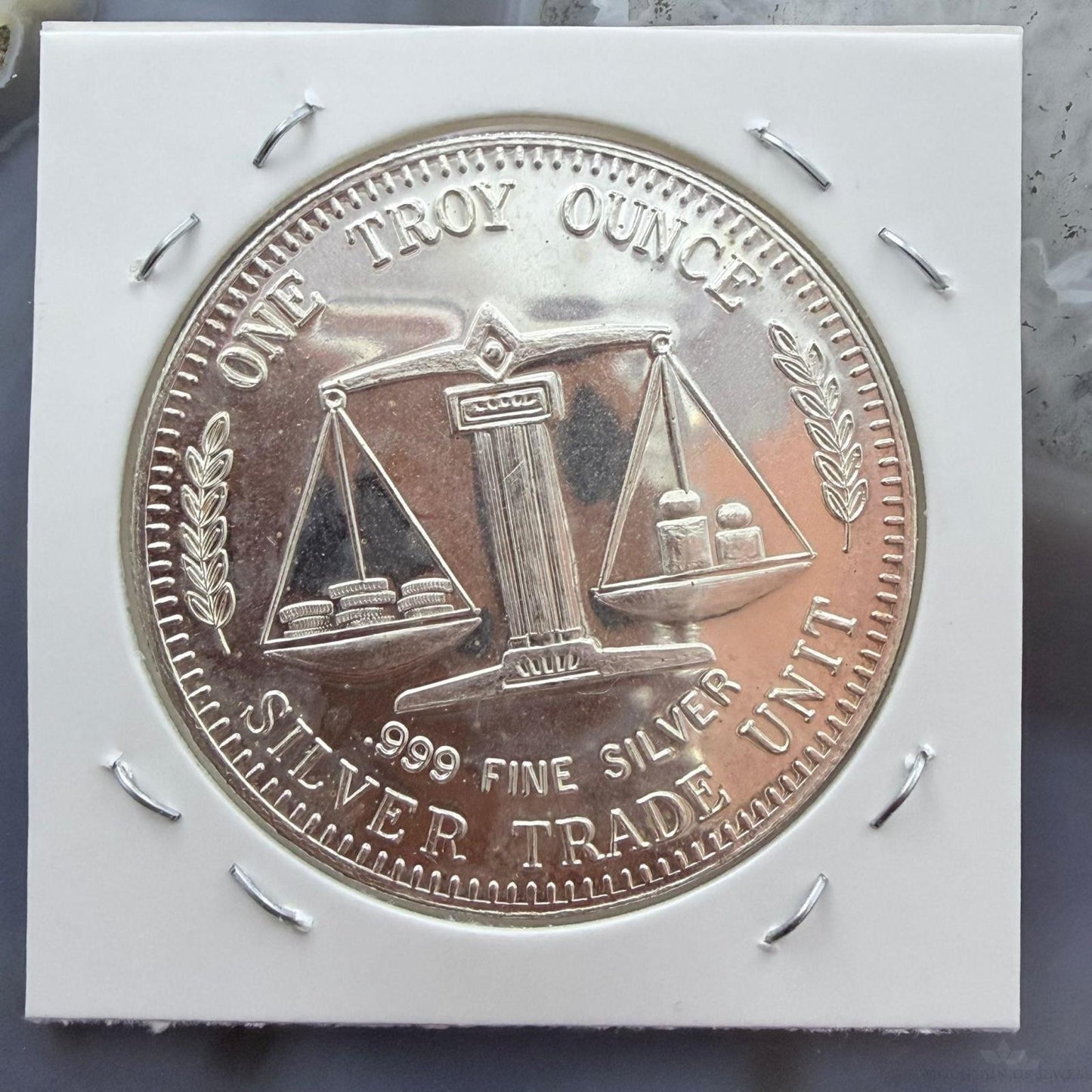 US 1982 One Troy Ounce .999 Fine Silver Round Morgan Design #102525-7HXPE