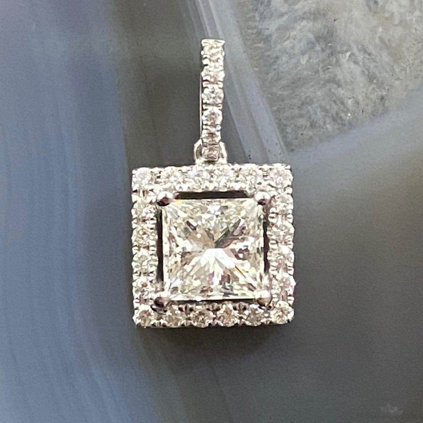 14K Yellow Gold Halo Style 1.01ctw Diamond Pendant For Women