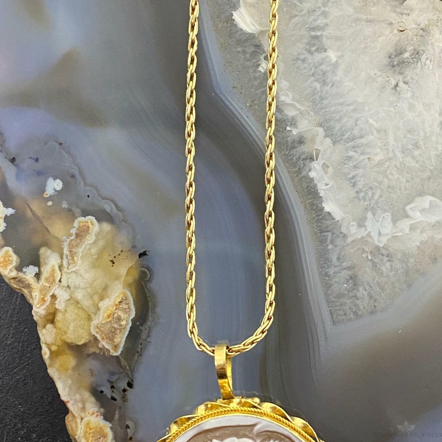 Vintage 14K Yellow Gold Cameo Pendant with 19" Gold Necklace For Women