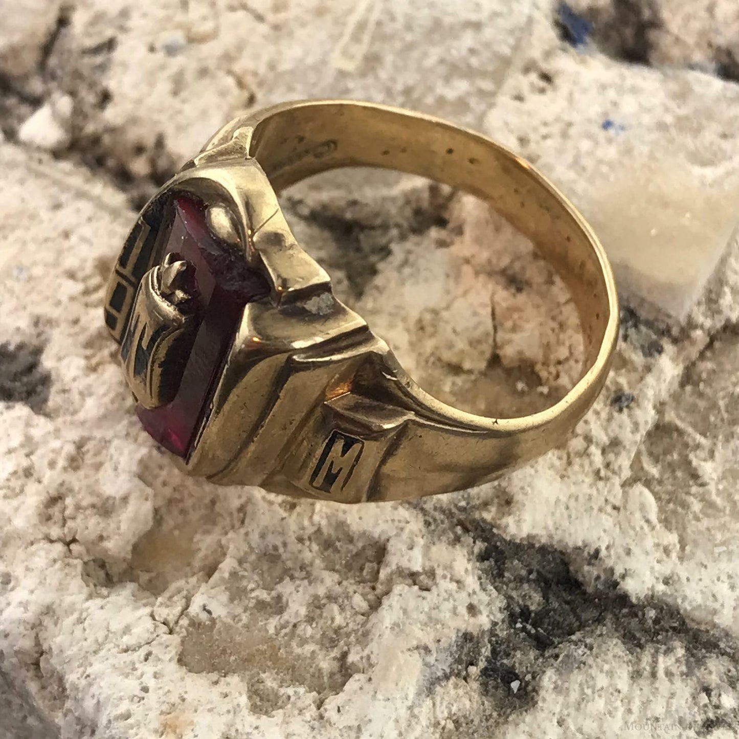 Vintage 1965 Taos High School, New Mexico 10K Gold Ring