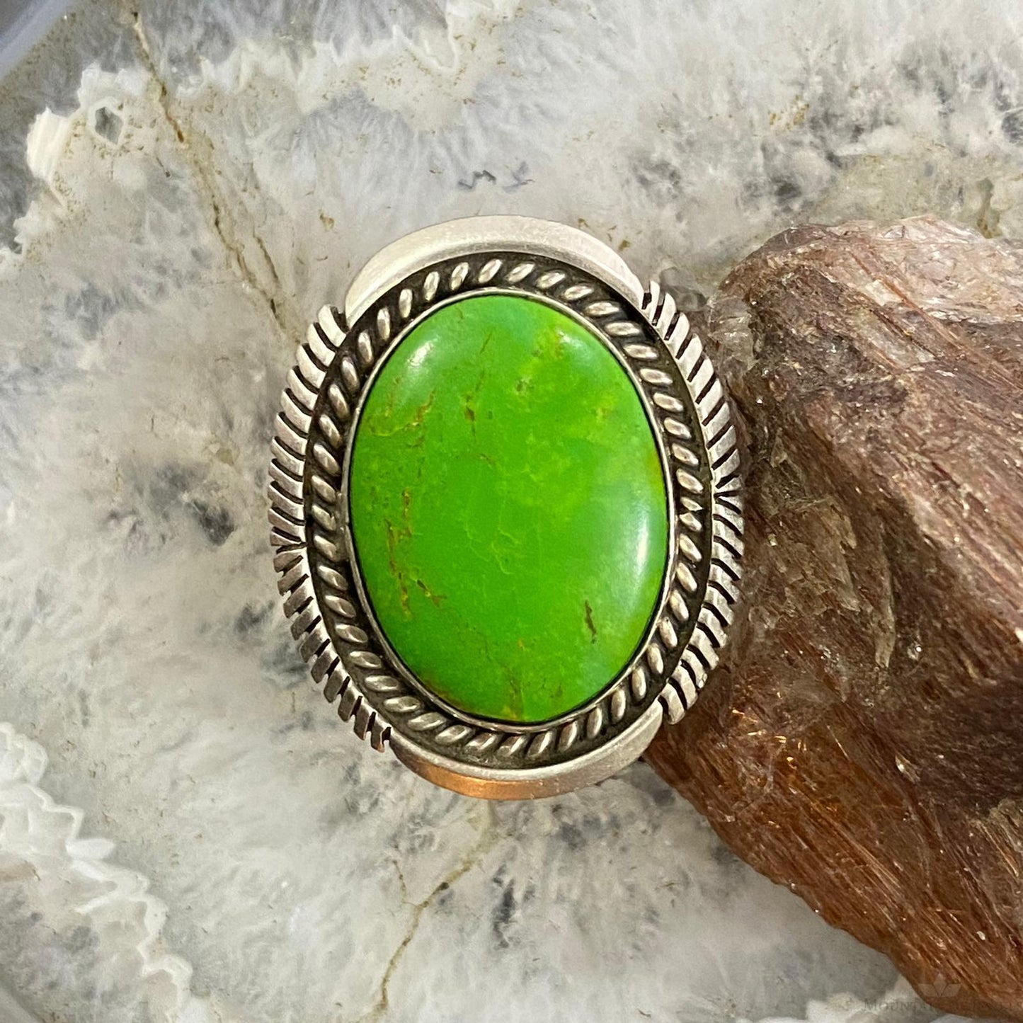 Vintage Native American Sterling Oval Gaspeite Decorated Unisex Ring Size 11.75