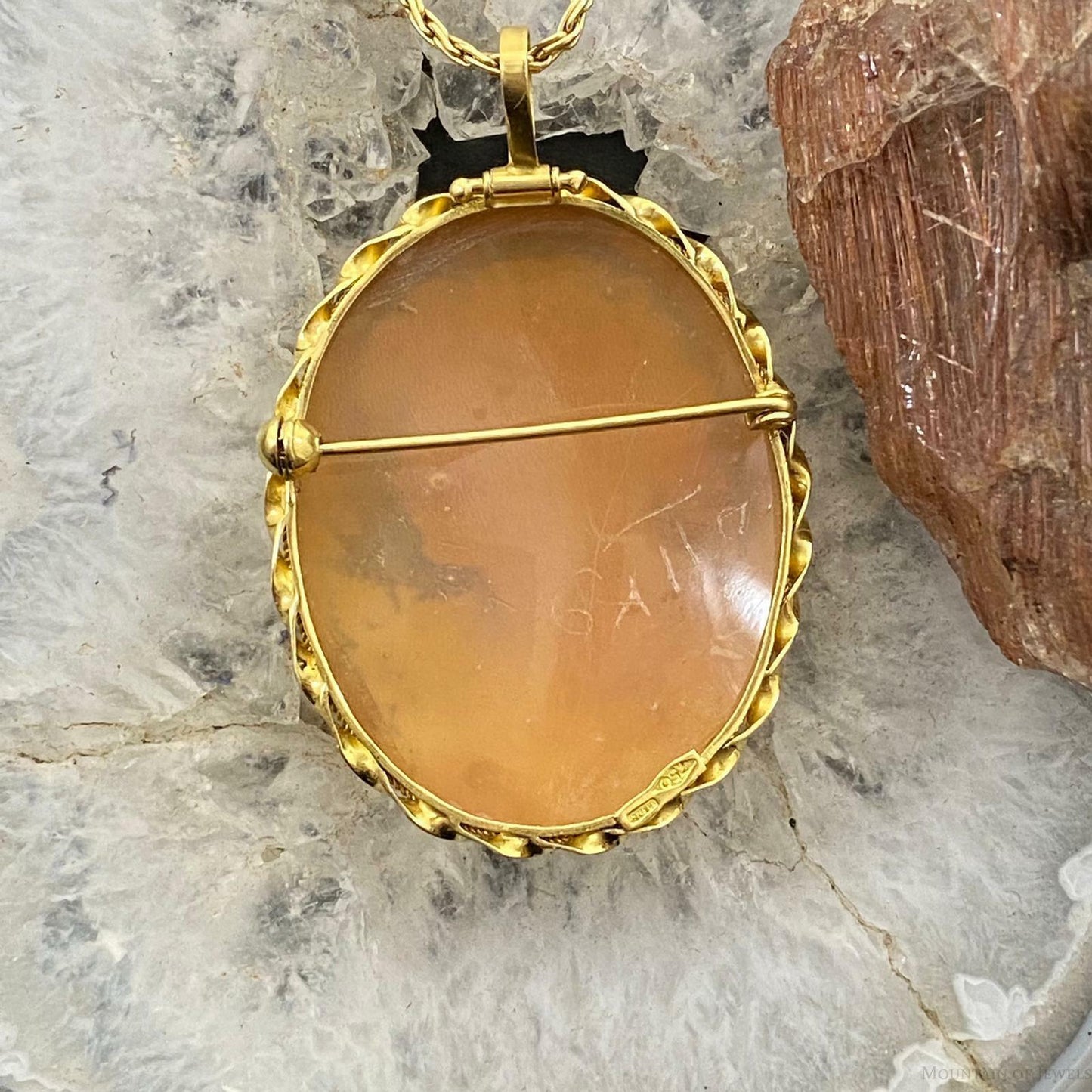 Vintage 14K Yellow Gold Cameo Pendant with 19" Gold Necklace For Women