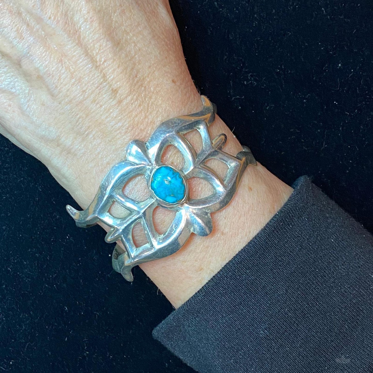 Vintage Native American Silver Oval Bisbee Turquoise Sandcast Bracelet