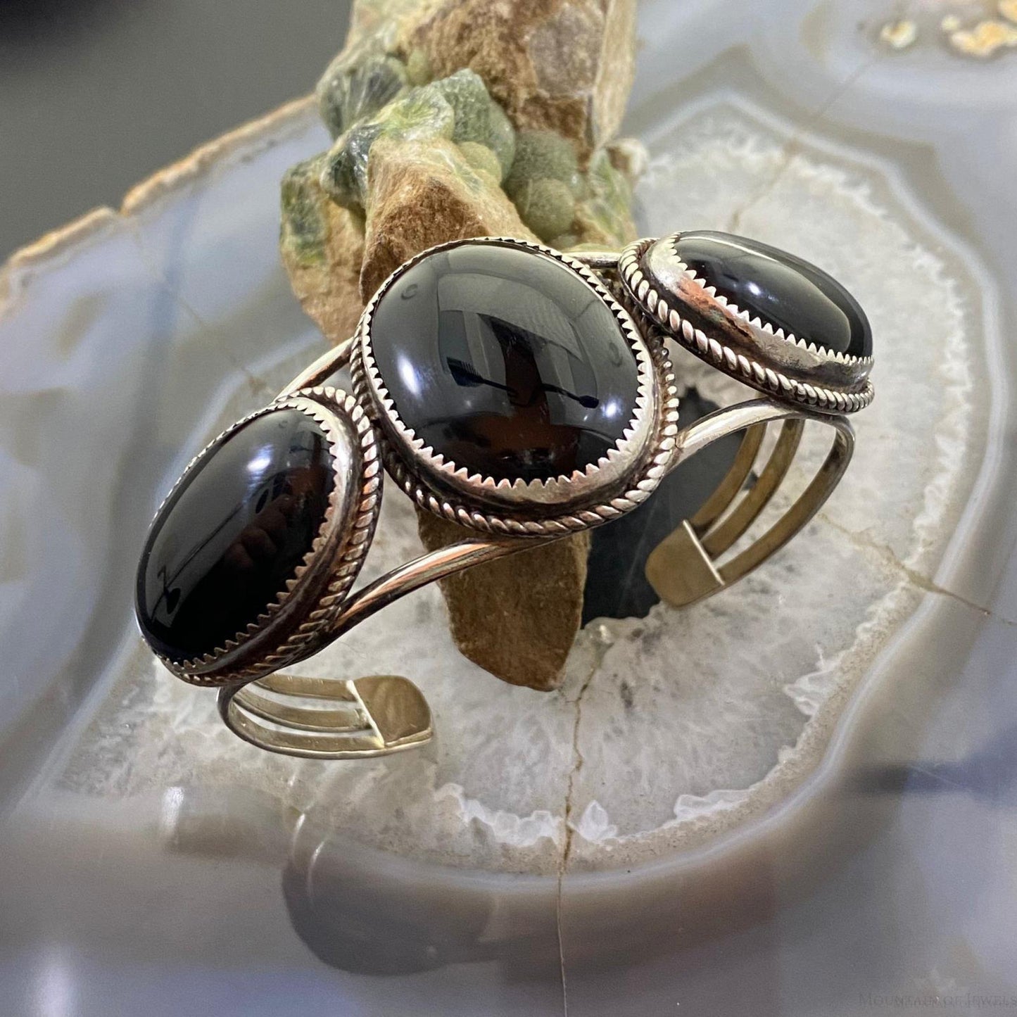 Vintage Native American Silver 3 Oval Onyx Stone Split Shank Bracelet For Women