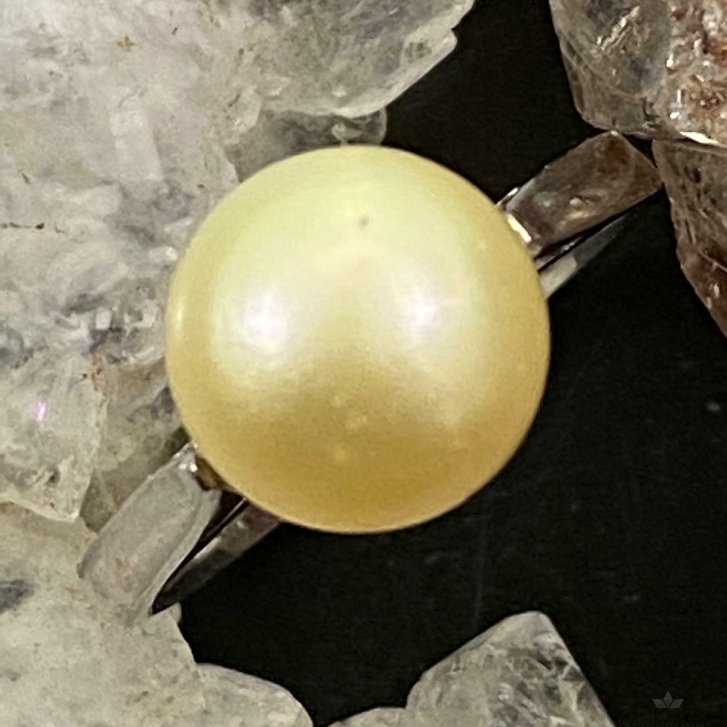 Vintage 14K White Gold with Off White Pearl Ring Size 6.5 For Women