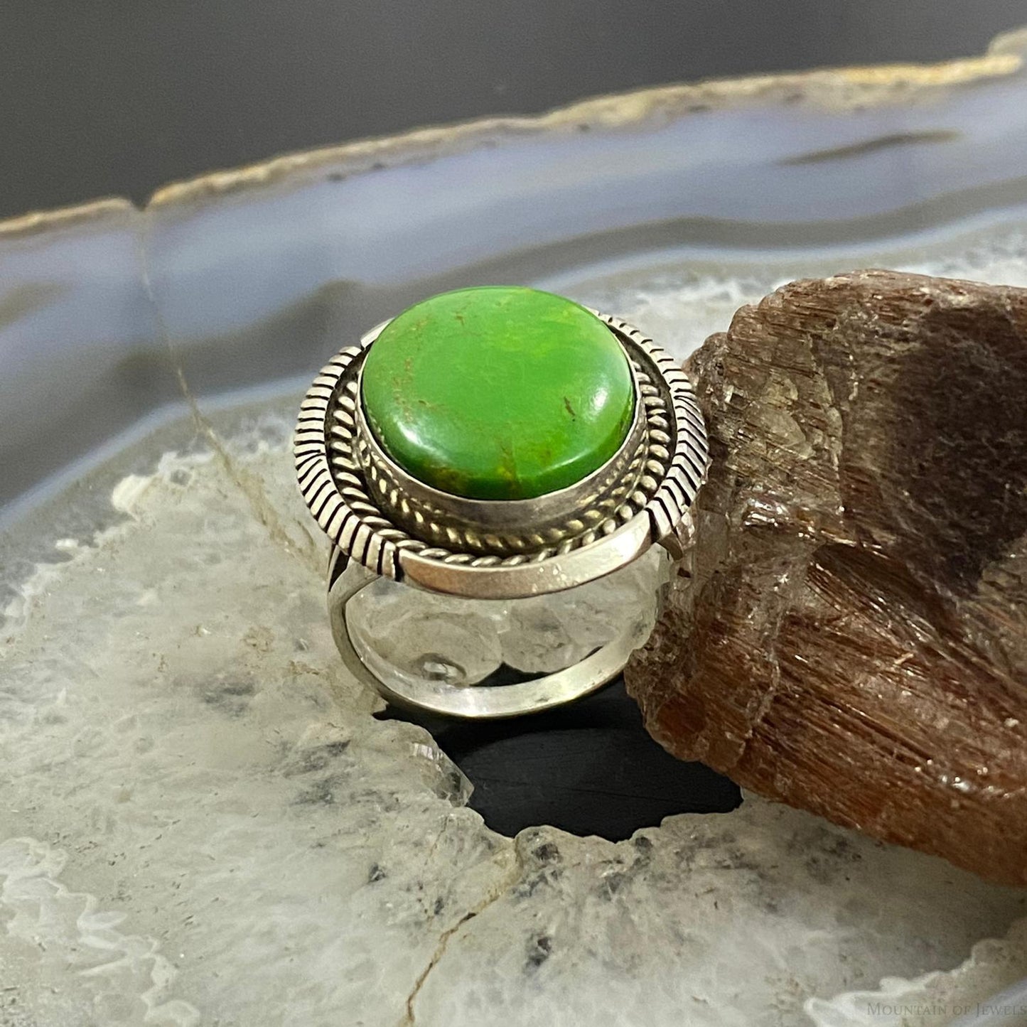 Vintage Native American Sterling Oval Gaspeite Decorated Unisex Ring Size 11.75