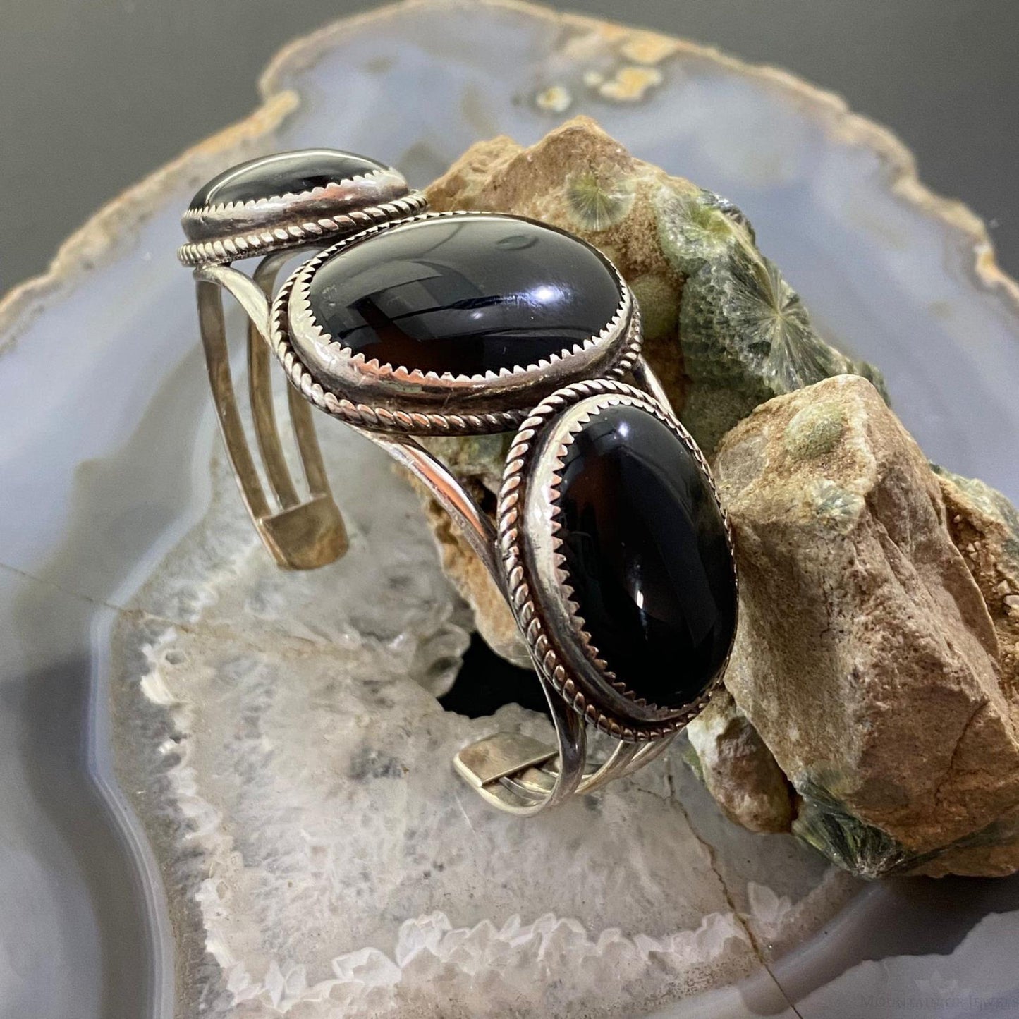 Vintage Native American Silver 3 Oval Onyx Stone Split Shank Bracelet For Women