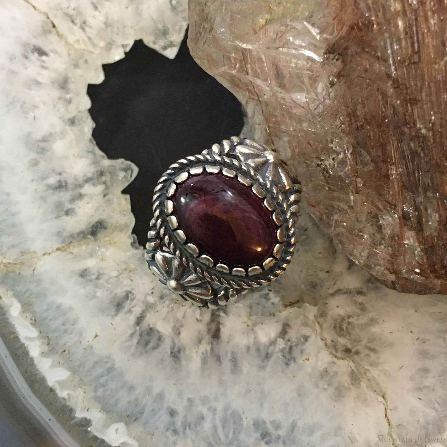 Carolyn Pollack Vintage Southwestern Style Sterling Silver Oval Purple Spiny Oyster Decorated Ring