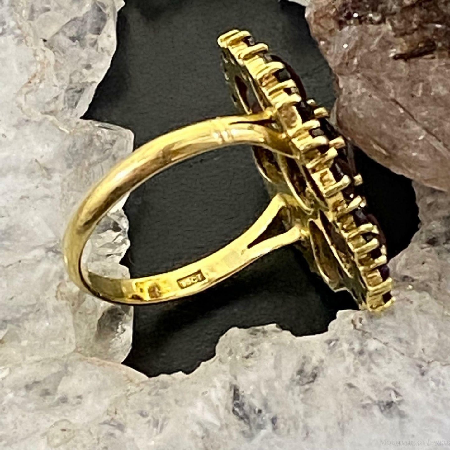Vintage 18K Yellow Gold Cluster Garnet Lady's Ring Size 7.5