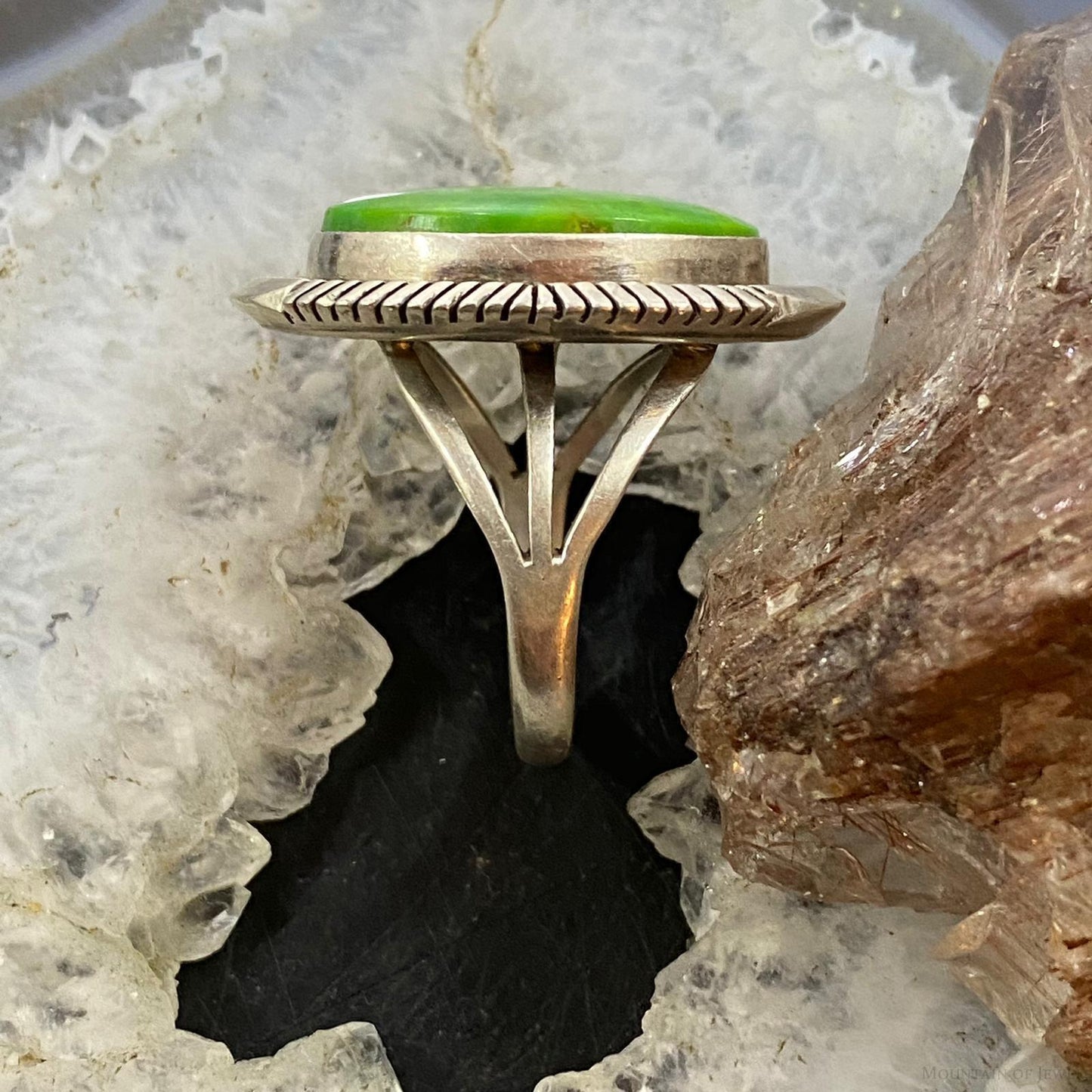 Vintage Native American Sterling Oval Gaspeite Decorated Unisex Ring Size 11.75