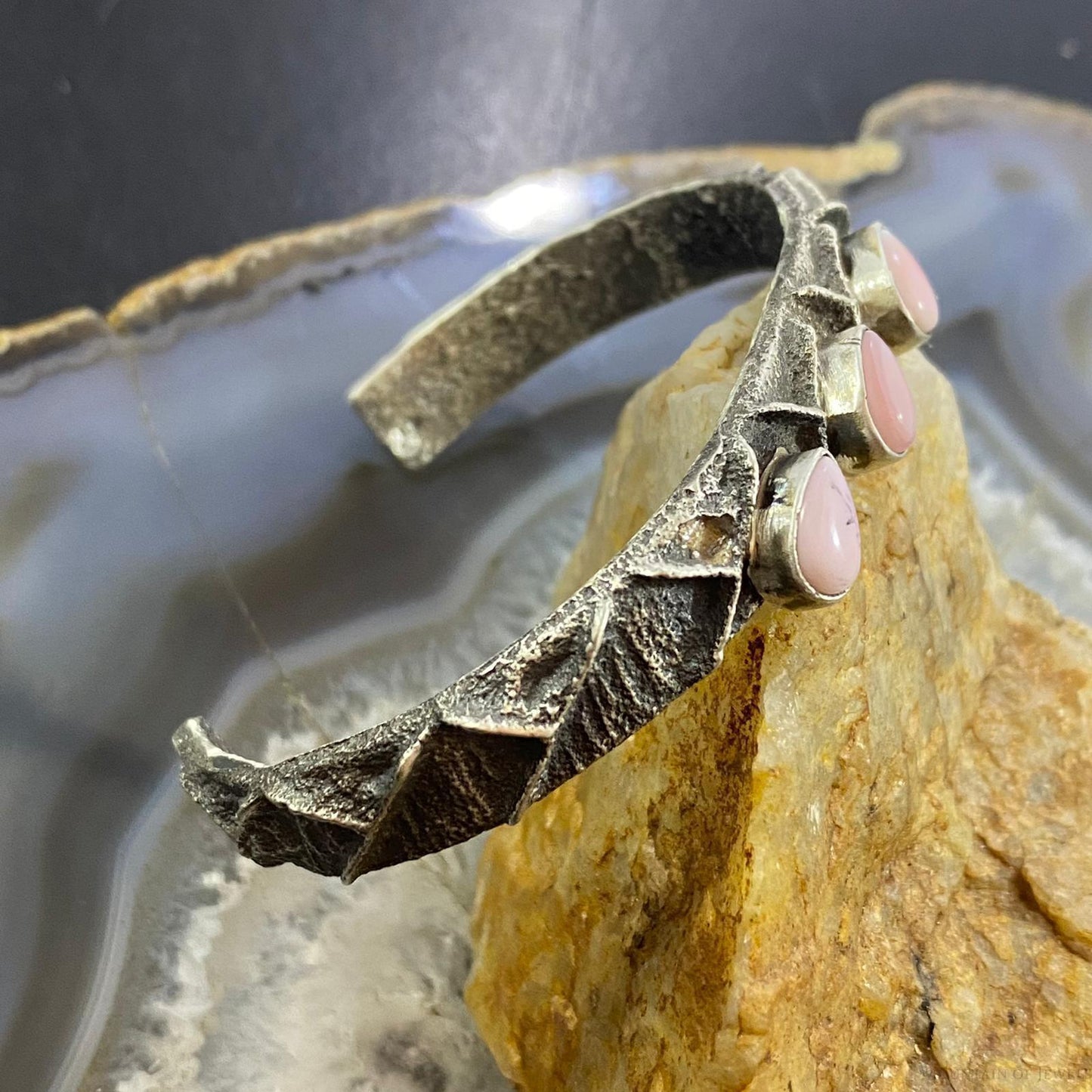 Wilson Dawes Sterling Teardrop Pink Conch Shell Tufa Cast Bracelet For Women