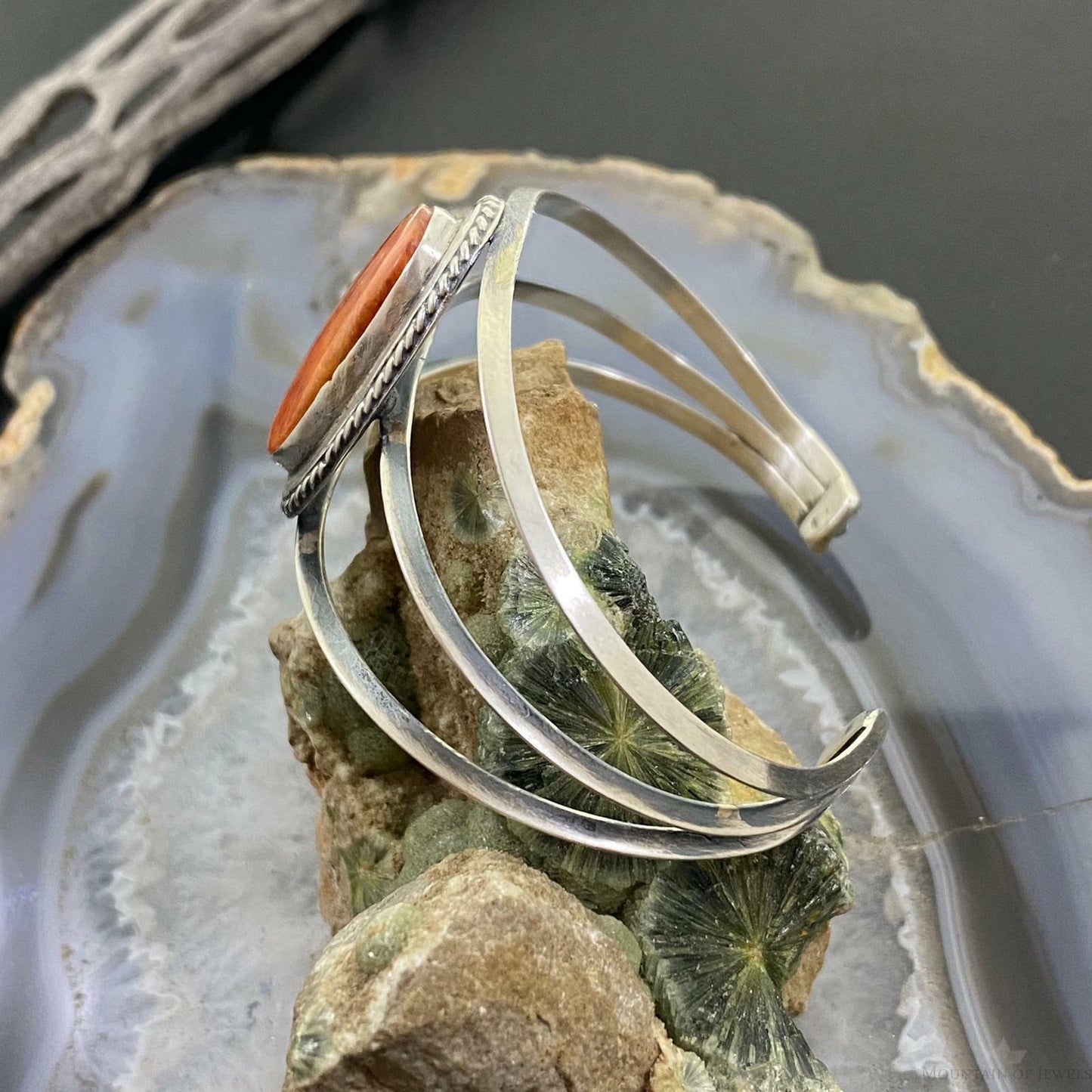 Native American Sterling Silver Oval Spiny Oyster Split Shank Bracelet For Women
