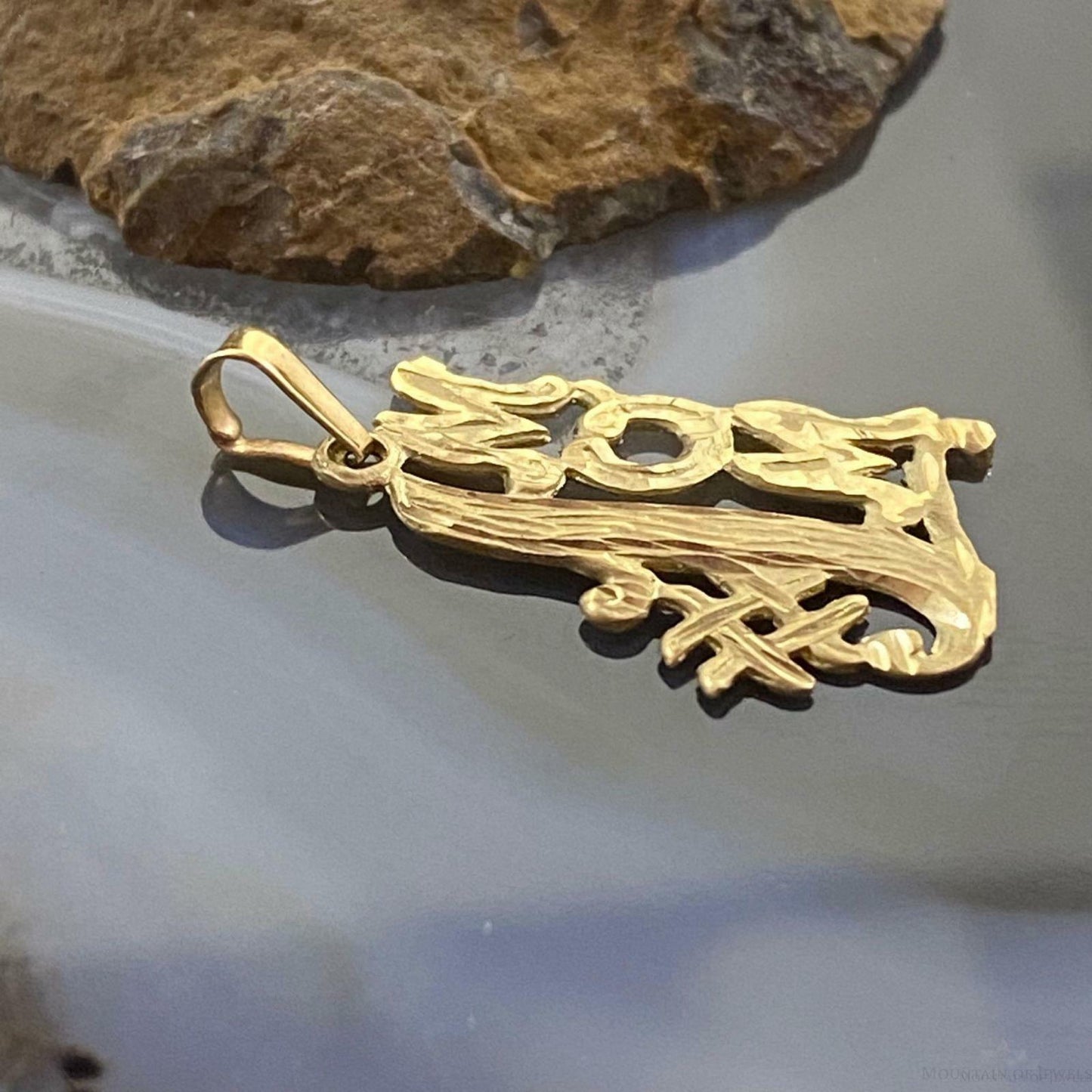 14K Yellow Gold "#1 Mom" Diamond Cut Charm For Women
