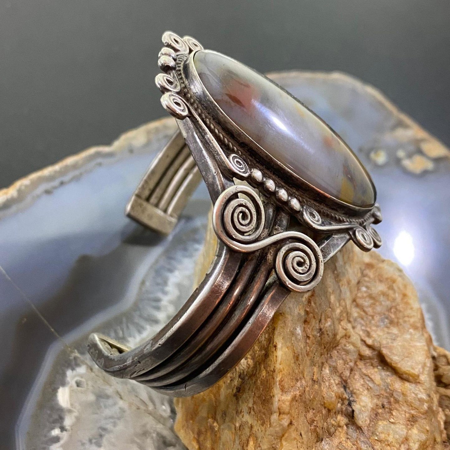 Native American Silver Oval Agate Decorated Heavy Gauge Cuff Bracelet For Women