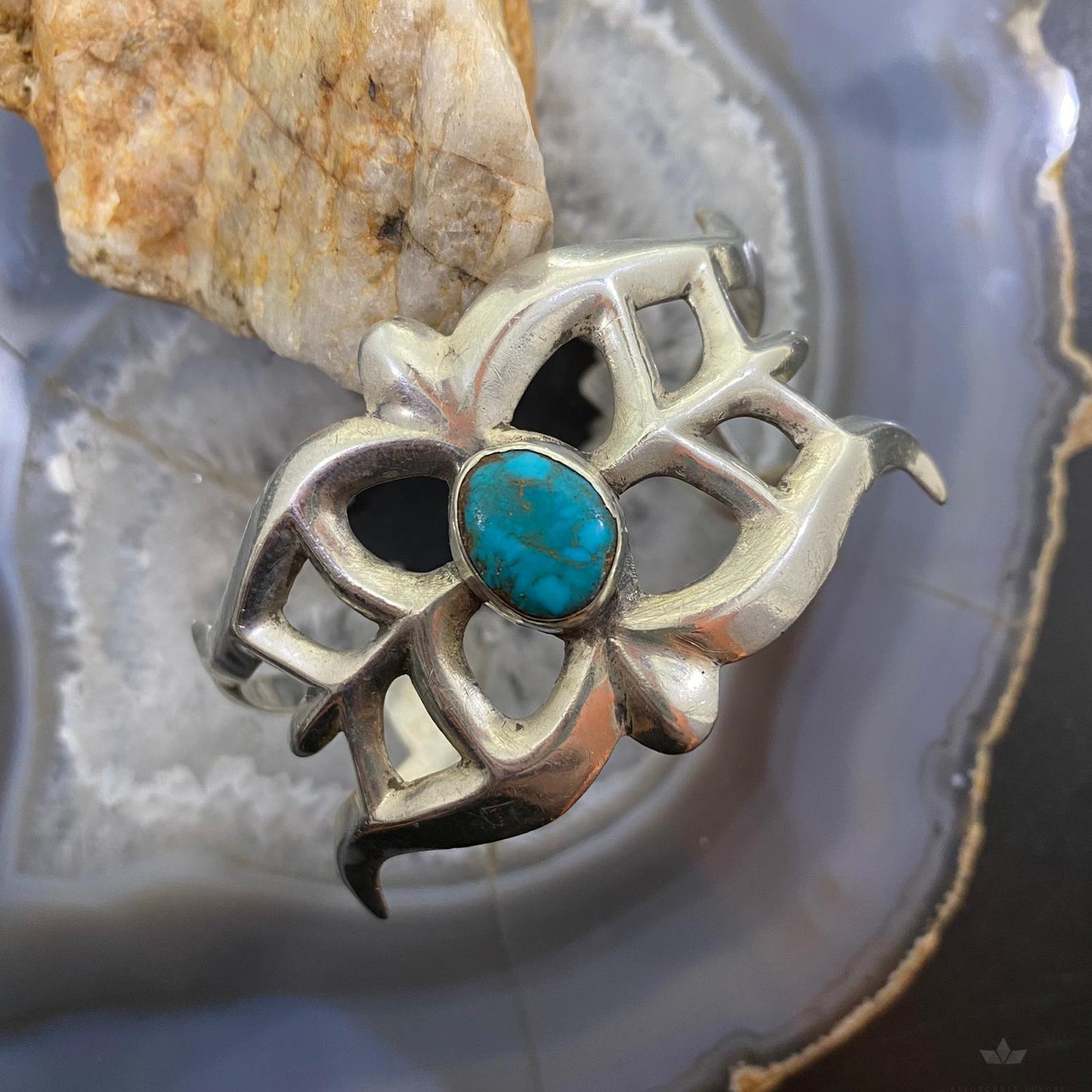 Vintage Native American Silver Oval Bisbee Turquoise Sandcast Bracelet