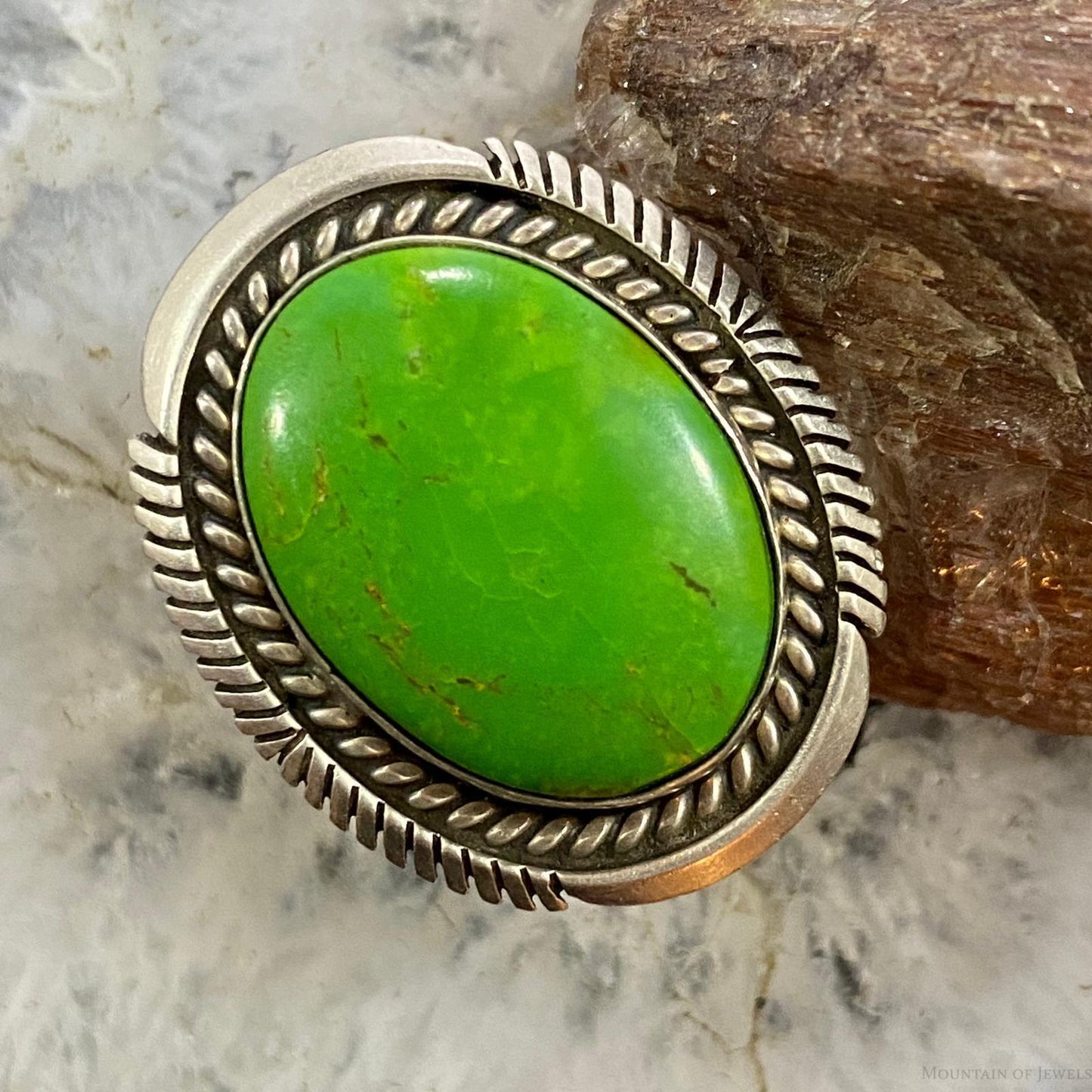 Vintage Native American Sterling Oval Gaspeite Decorated Unisex Ring Size 11.75