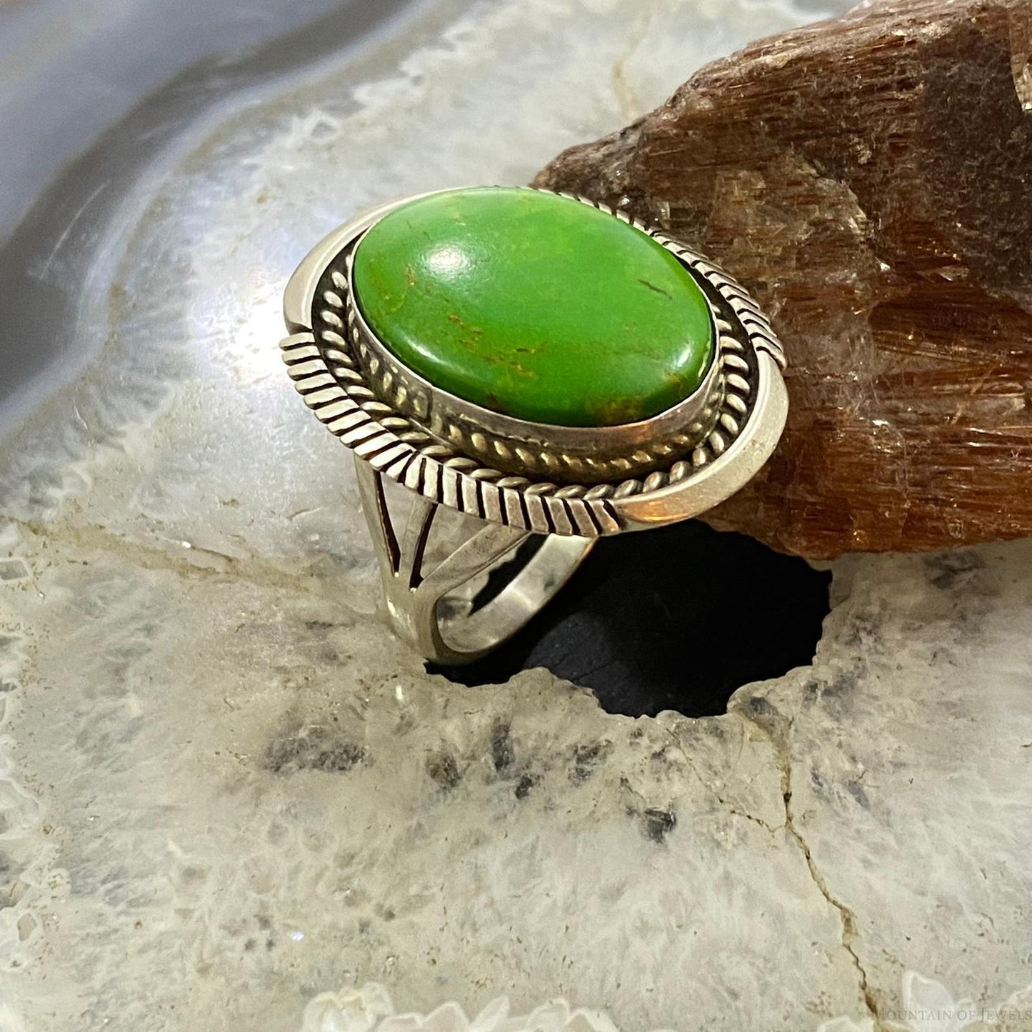 Vintage Native American Sterling Oval Gaspeite Decorated Unisex Ring Size 11.75