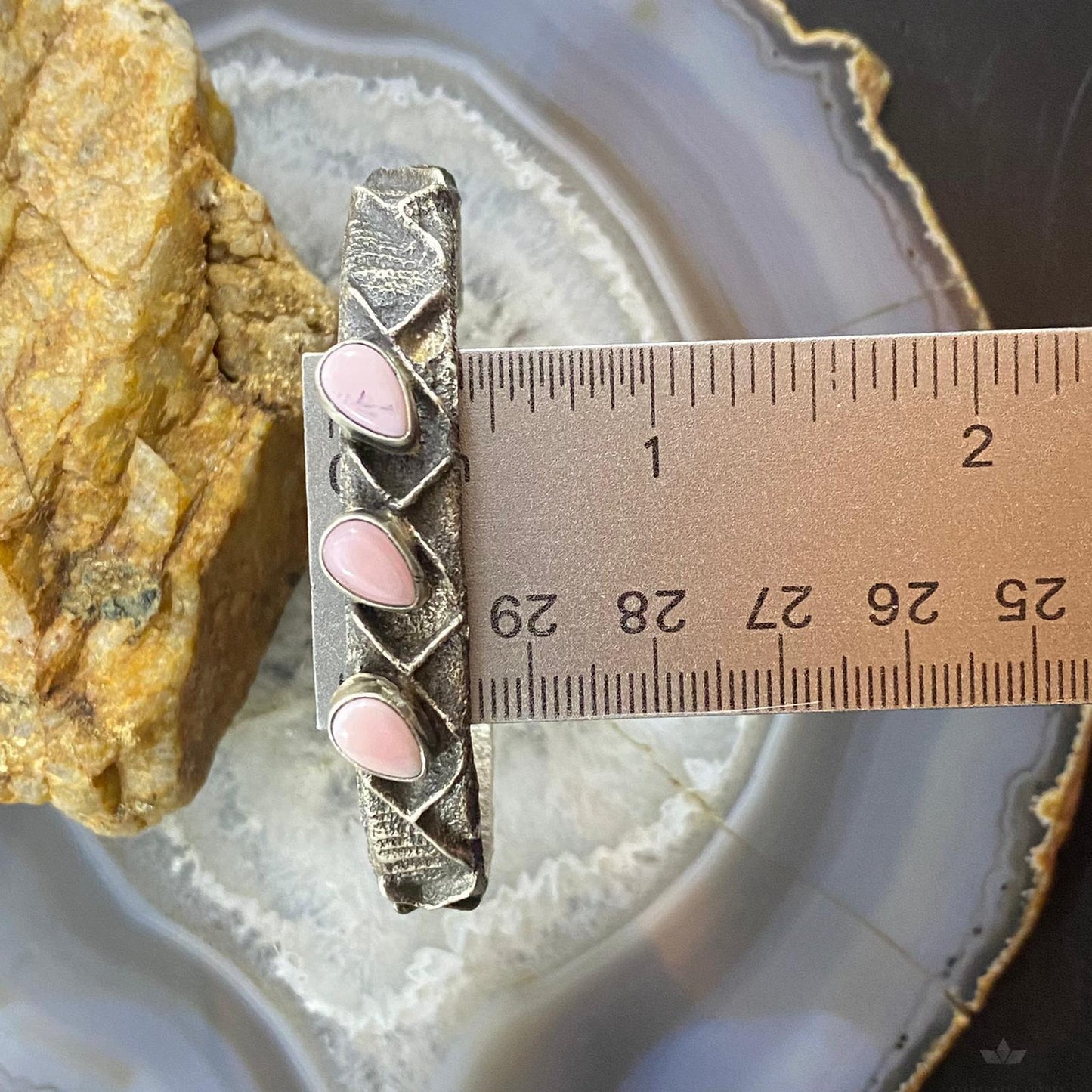 Wilson Dawes Sterling Silver Teardrop Pink Conch Shell Tufa Cast Bracelet For Women