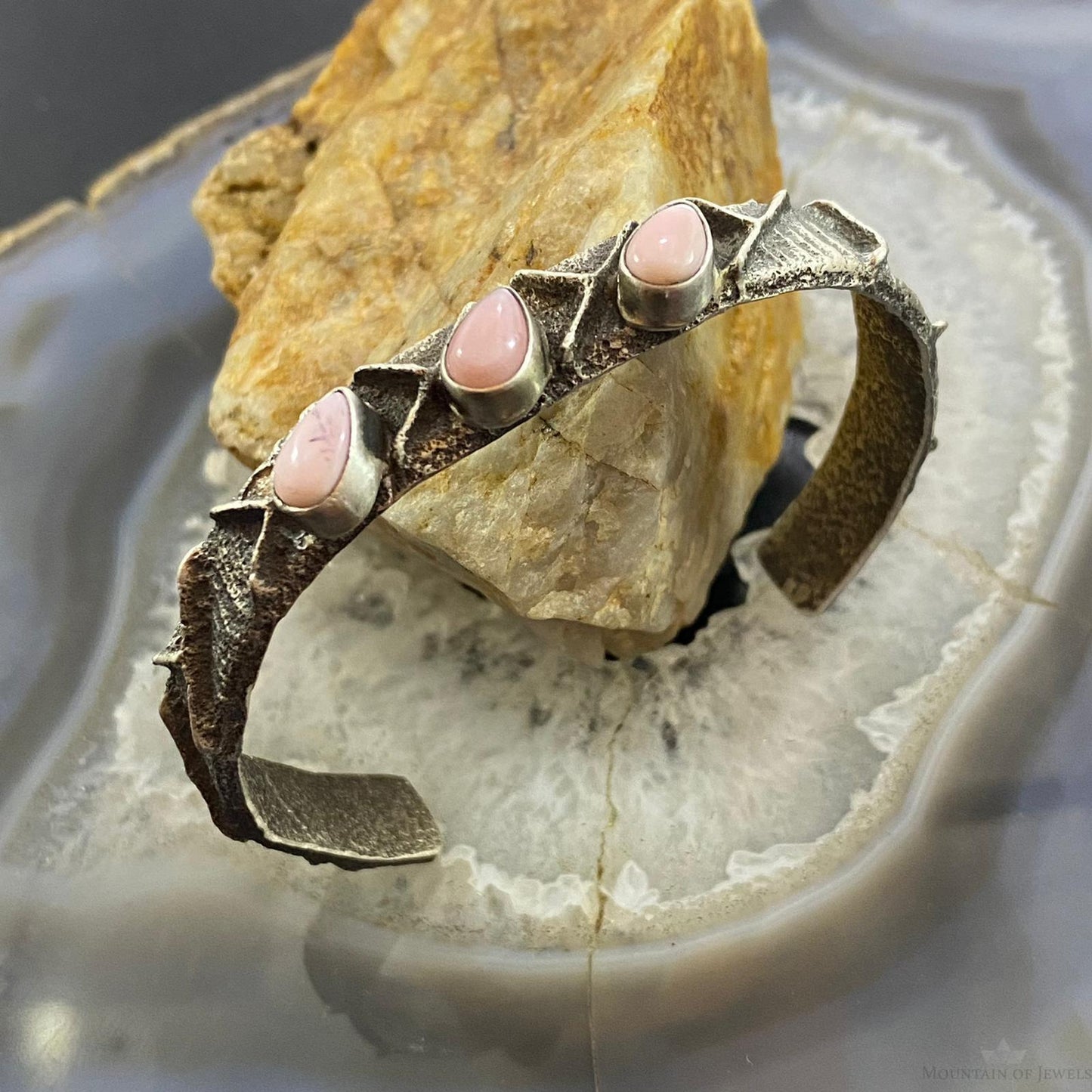 Wilson Dawes Sterling Silver Teardrop Pink Conch Shell Tufa Cast Bracelet For Women
