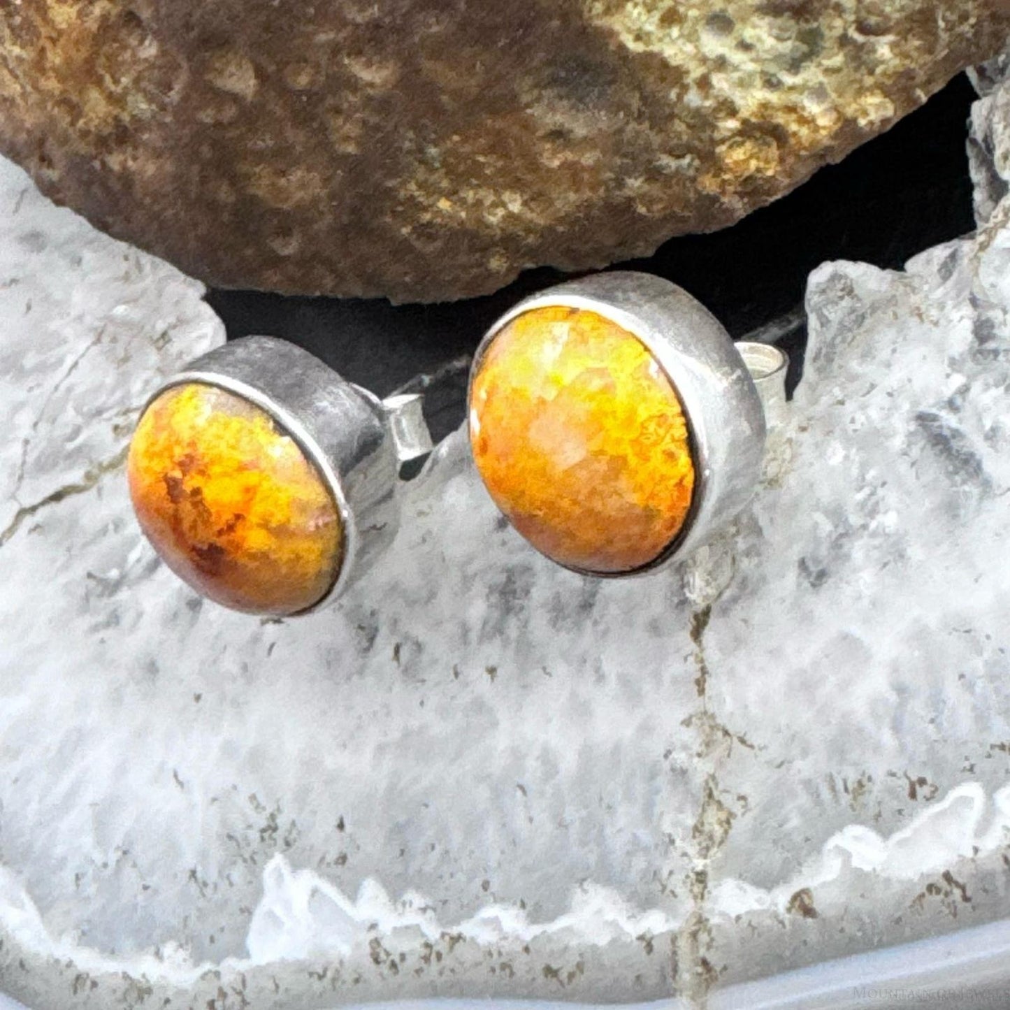 Sterling Silver Southwestern Style Spiny Oyster Rounded Stud Earrings For Women