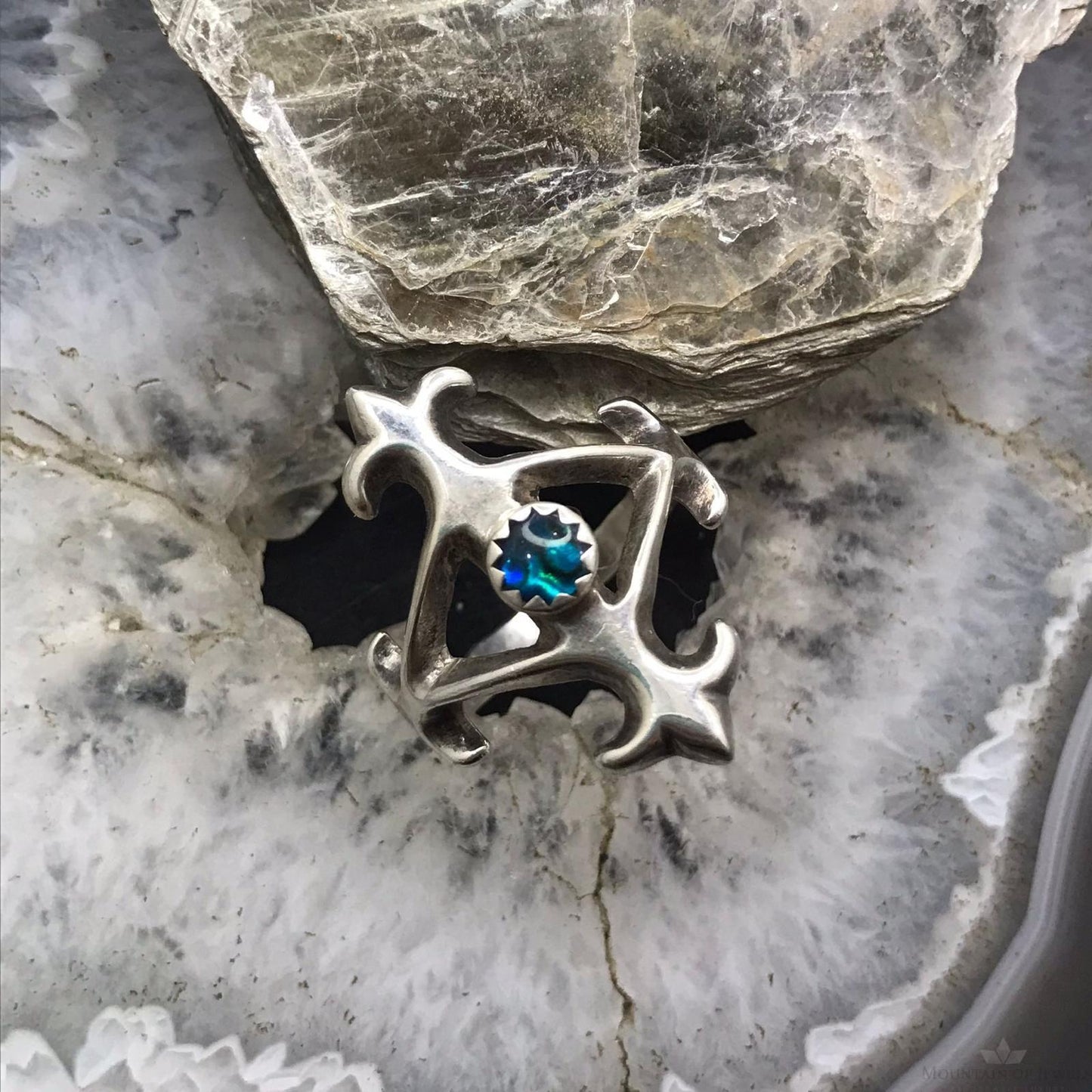 Vintage Silver Paua Dot Fleur-de-lis Ring Size 7.5 For Women