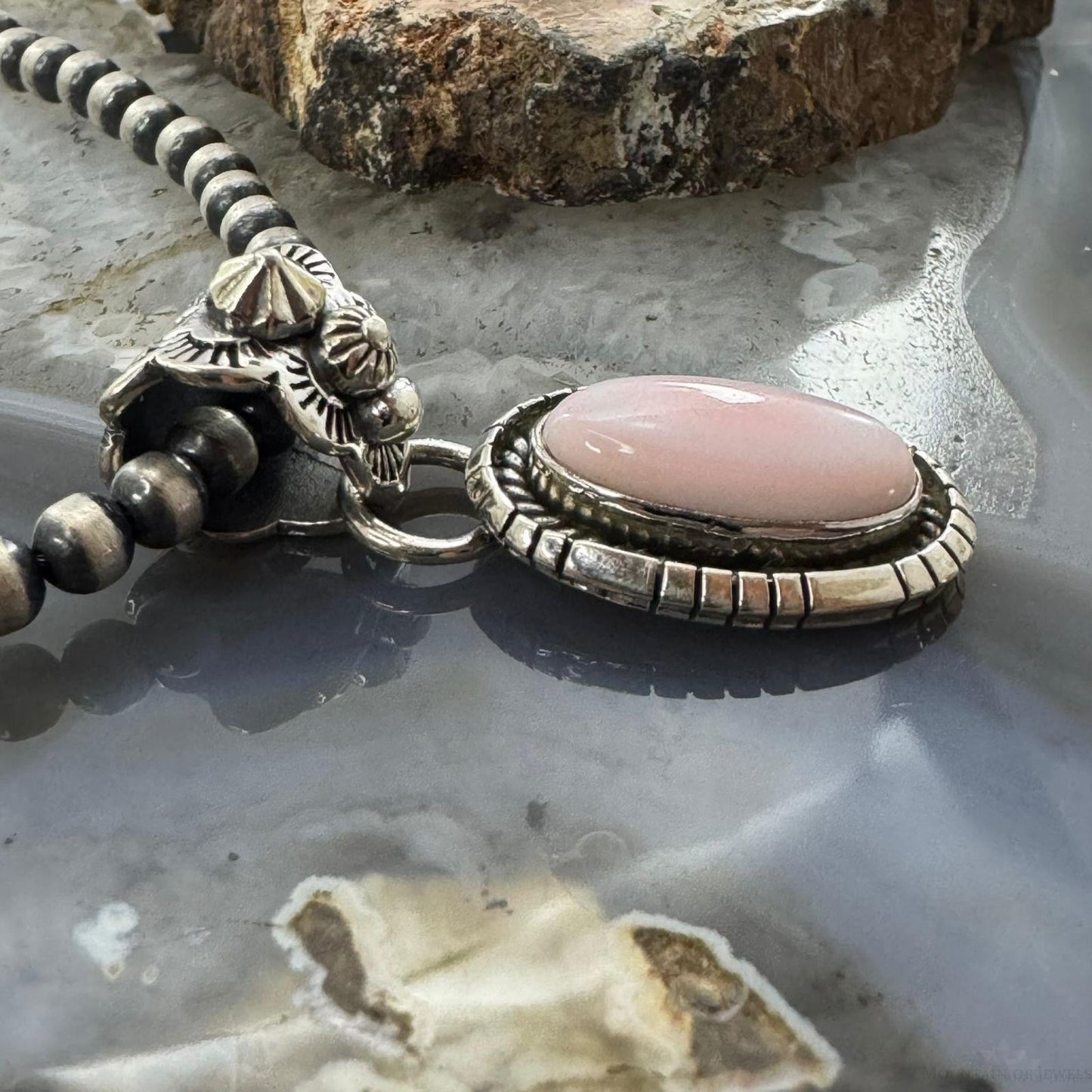 Native American Sterling Silver Oval Pink Conch Decorated Pendant For Women