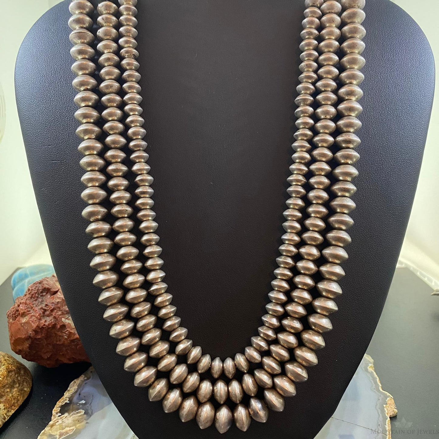 Vintage Native American 3 Sizes of Navajo Pearl Saucers 3 Strands Necklace 28"