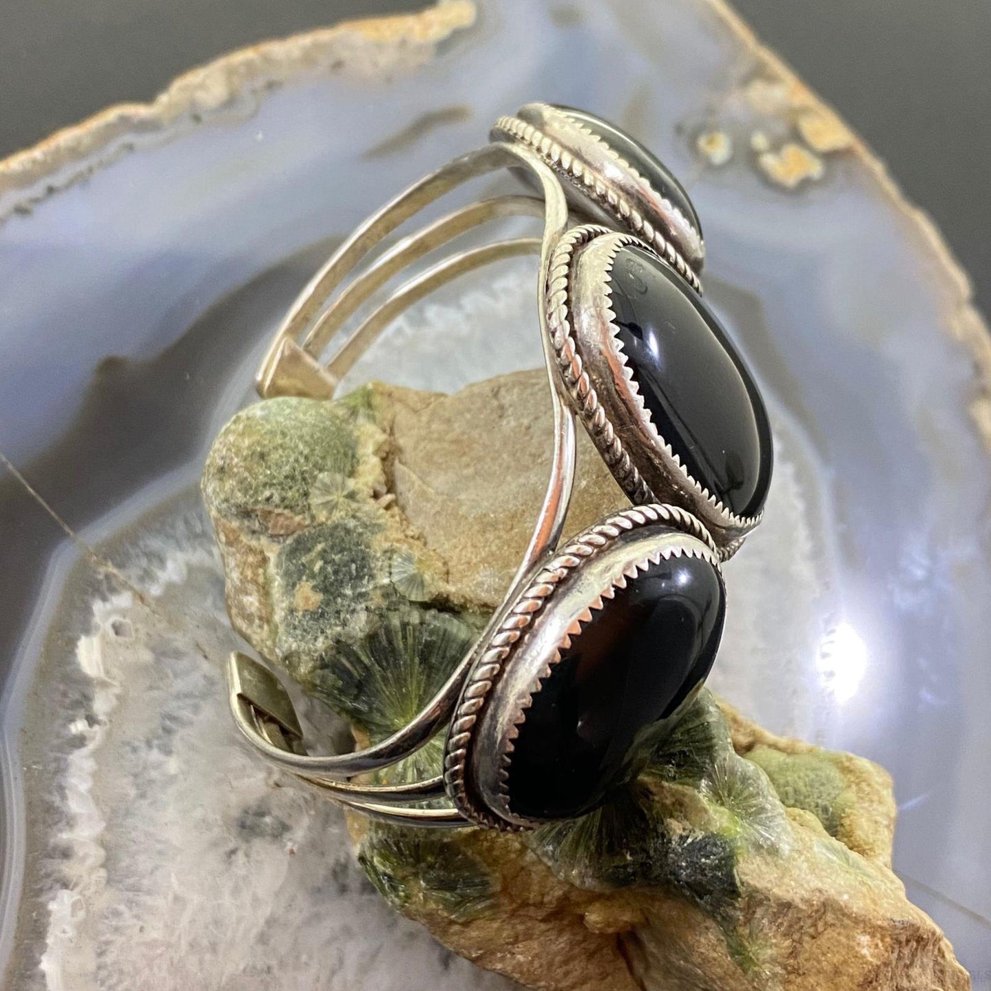 Vintage Native American Silver 3 Oval Onyx Stone Split Shank Bracelet For Women