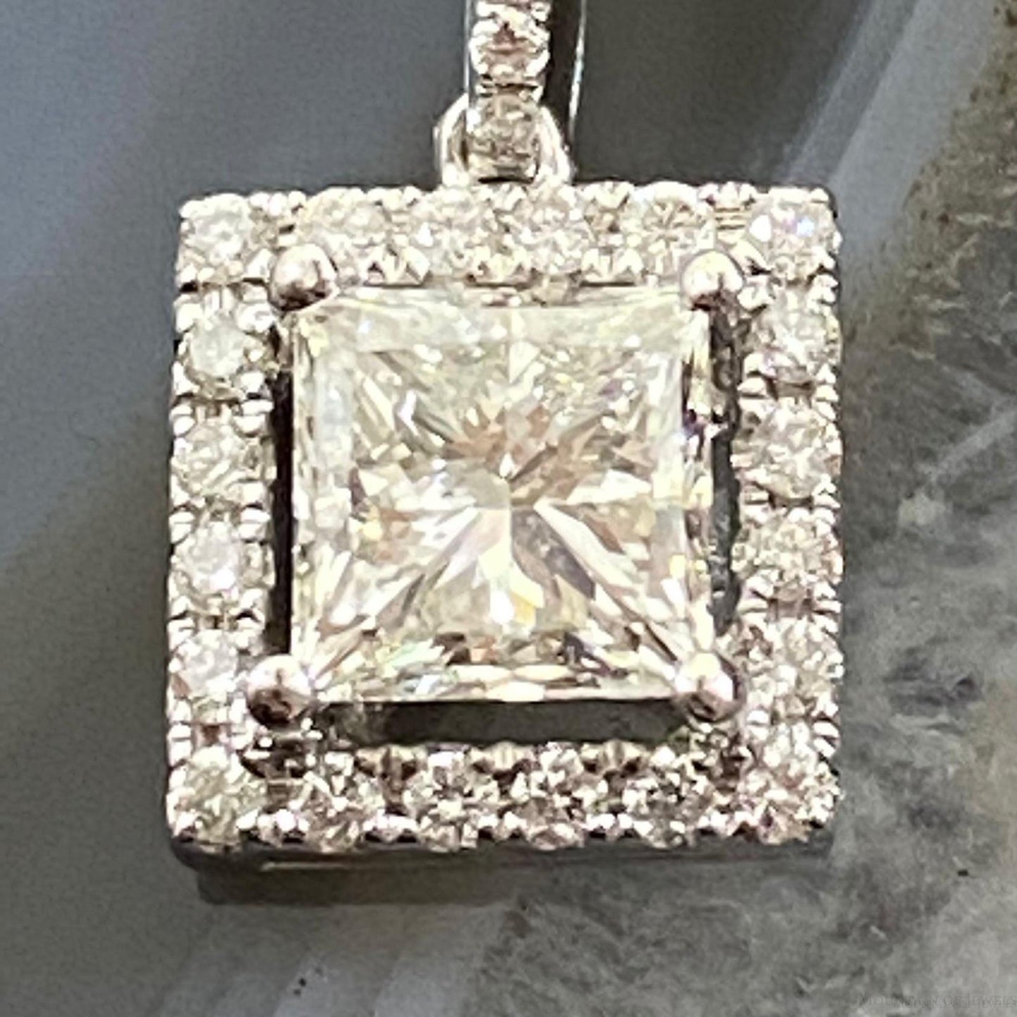 14K Yellow Gold Halo Style 1.01ctw Diamond Pendant For Women