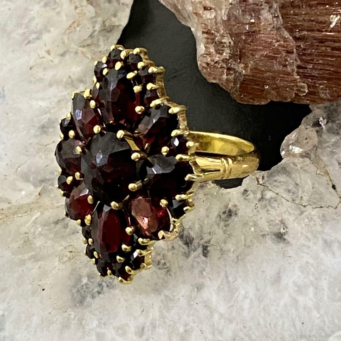 Vintage 18K Yellow Gold Cluster Garnet Lady's Ring Size 7.5
