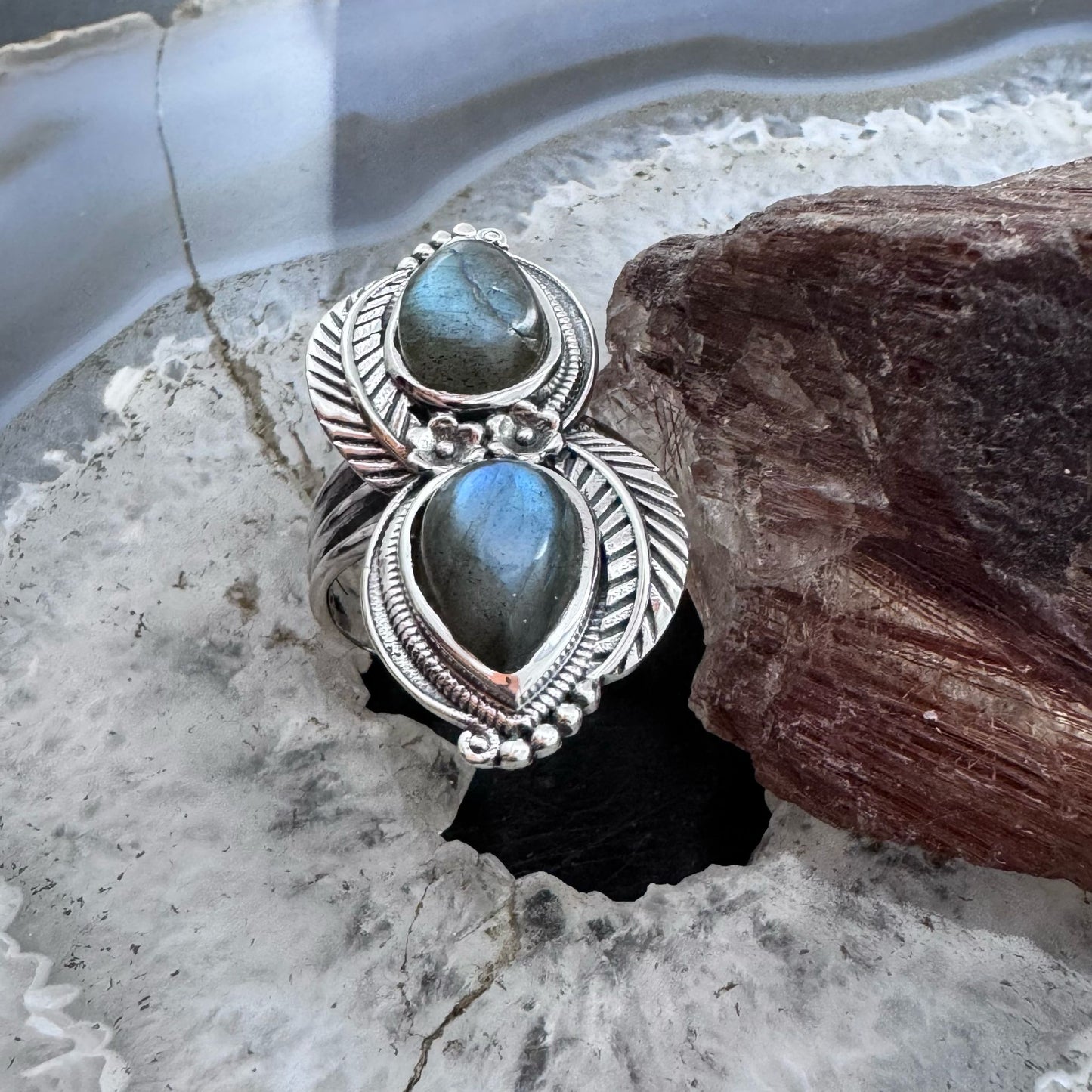 Sterling Southwestern Style Teardrop Labradorite Leaves Decorated Ring For Women