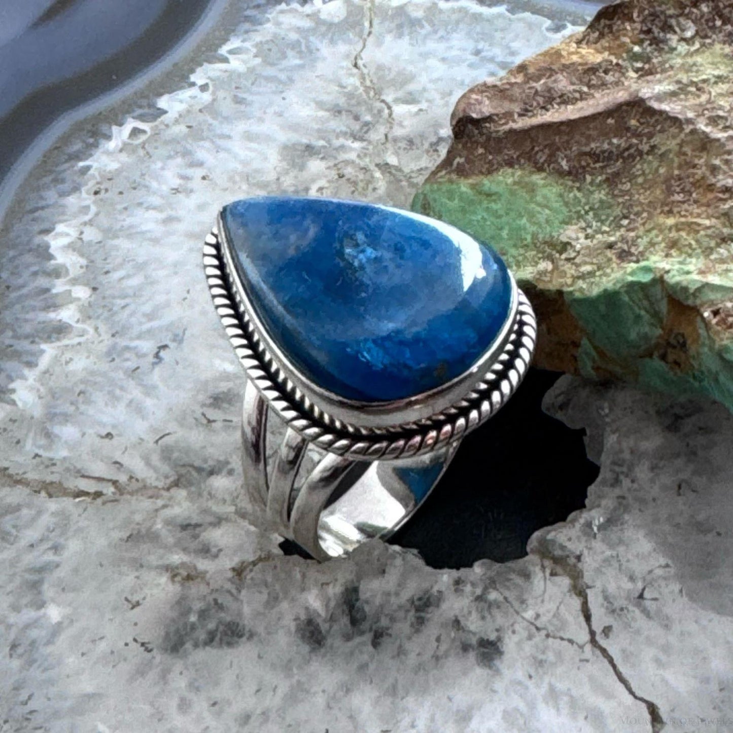 Sterling Silver Southwestern Style Teardrop Neon Apatite Decorated Ring Size 10 For Women