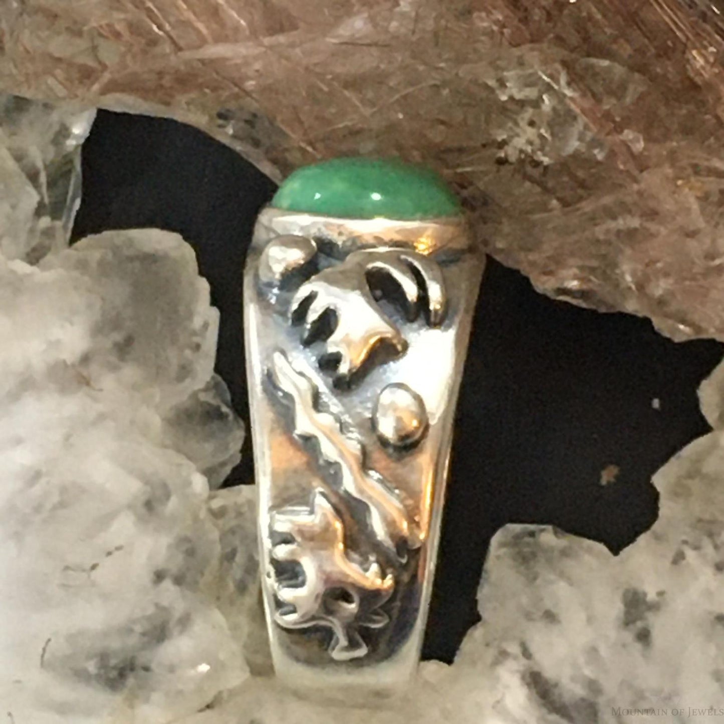 Jody Naranjo and Carolyn Pollack Vintage Southwestern Style Sterling Silver Oval Green Turquoise Petroglyph Ring For Women