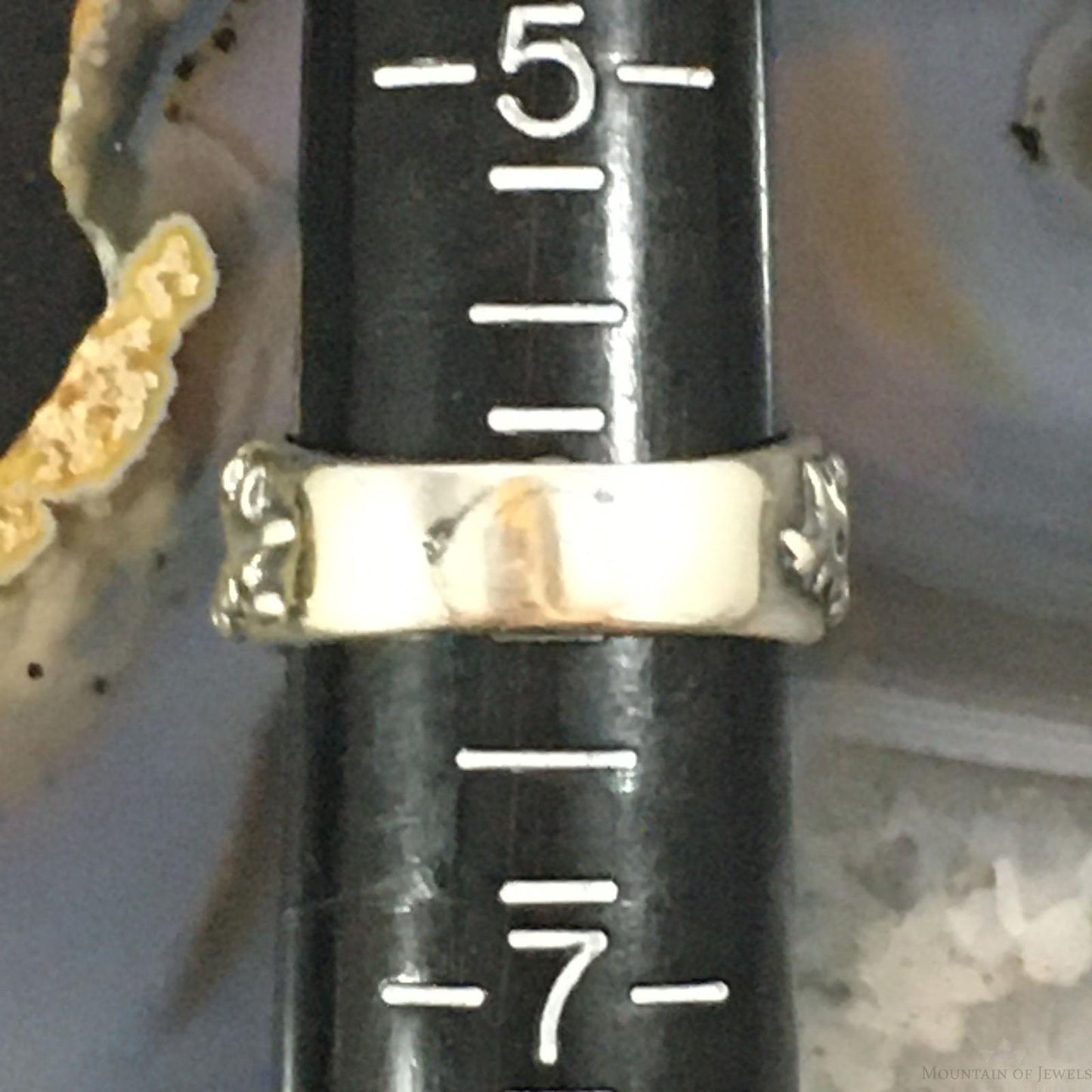 Jody Naranjo and Carolyn Pollack Vintage Southwestern Style Sterling Silver Oval Green Turquoise Petroglyph Ring For Women