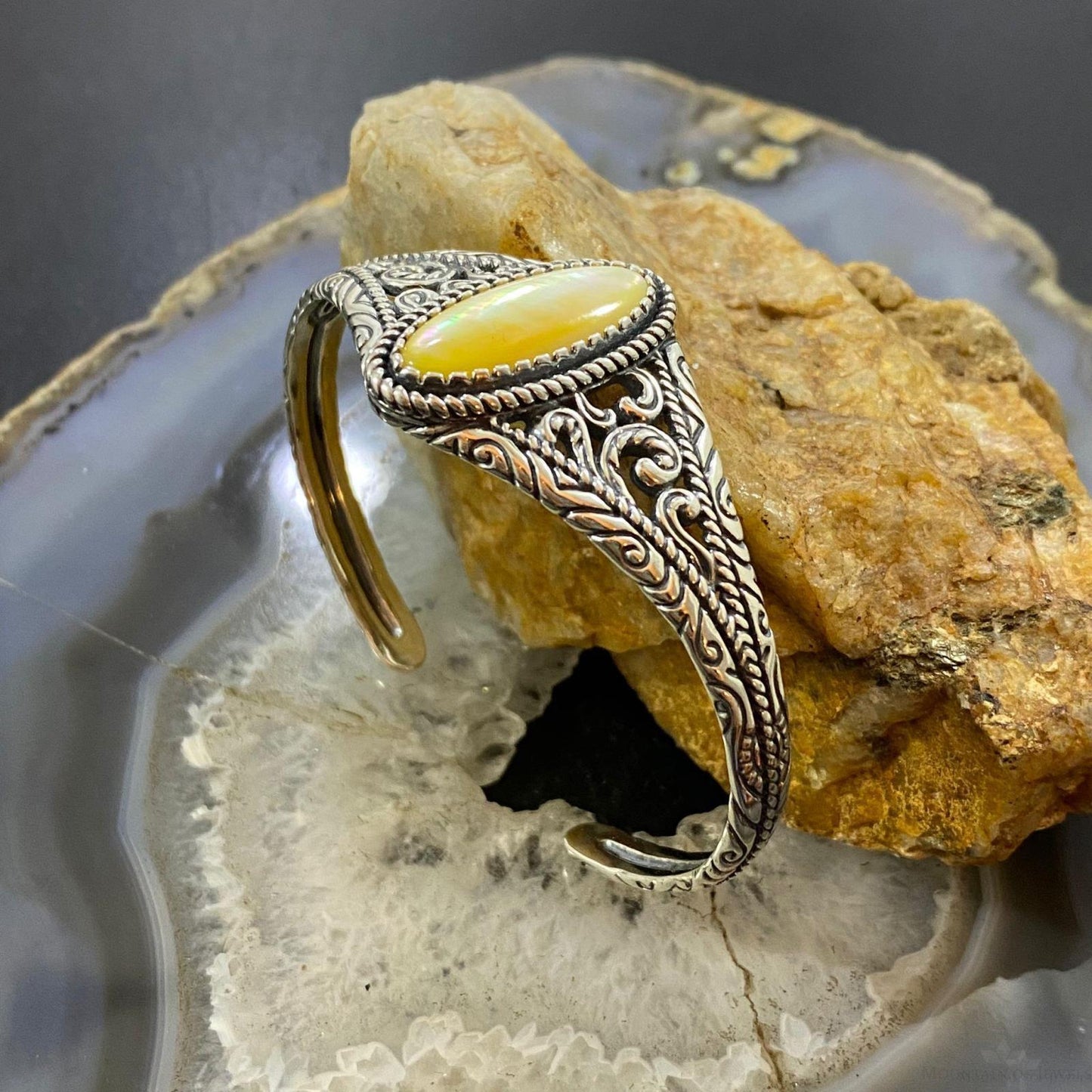 Carolyn Pollack Vintage Southwestern Style Sterling Silver Mother of Pearl Bracelet For Women