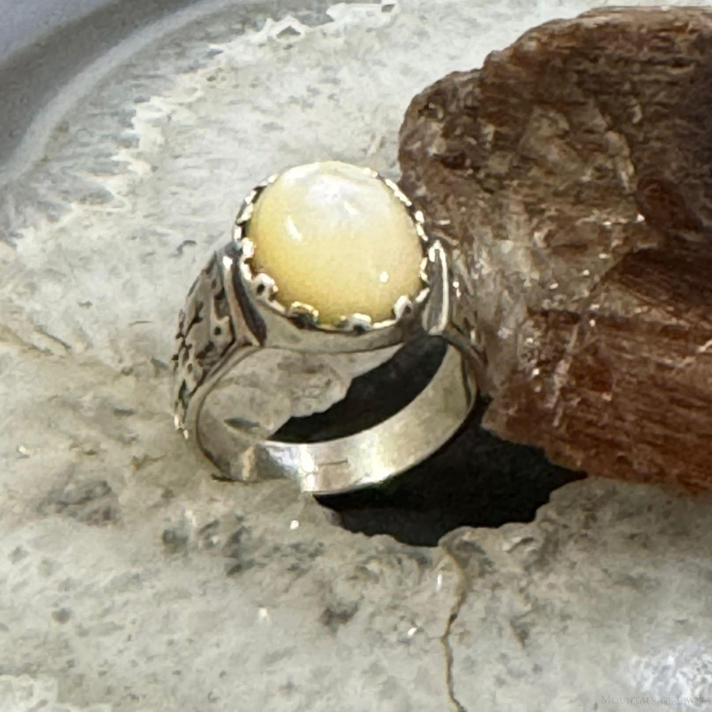 Carolyn Pollack Sterling Silver Oval Mother of Pearl Decorated Shield Ring For Women