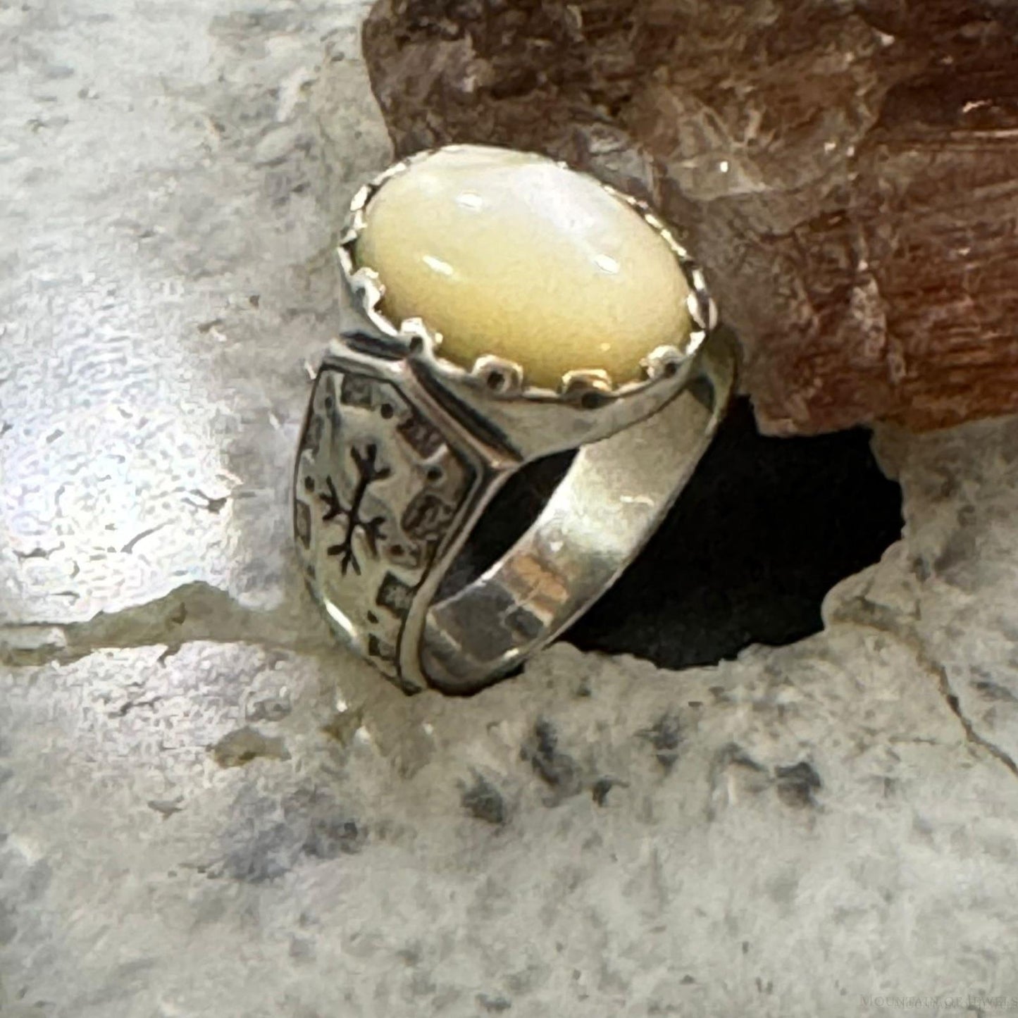Carolyn Pollack Sterling Silver Oval Mother of Pearl Decorated Shield Ring For Women