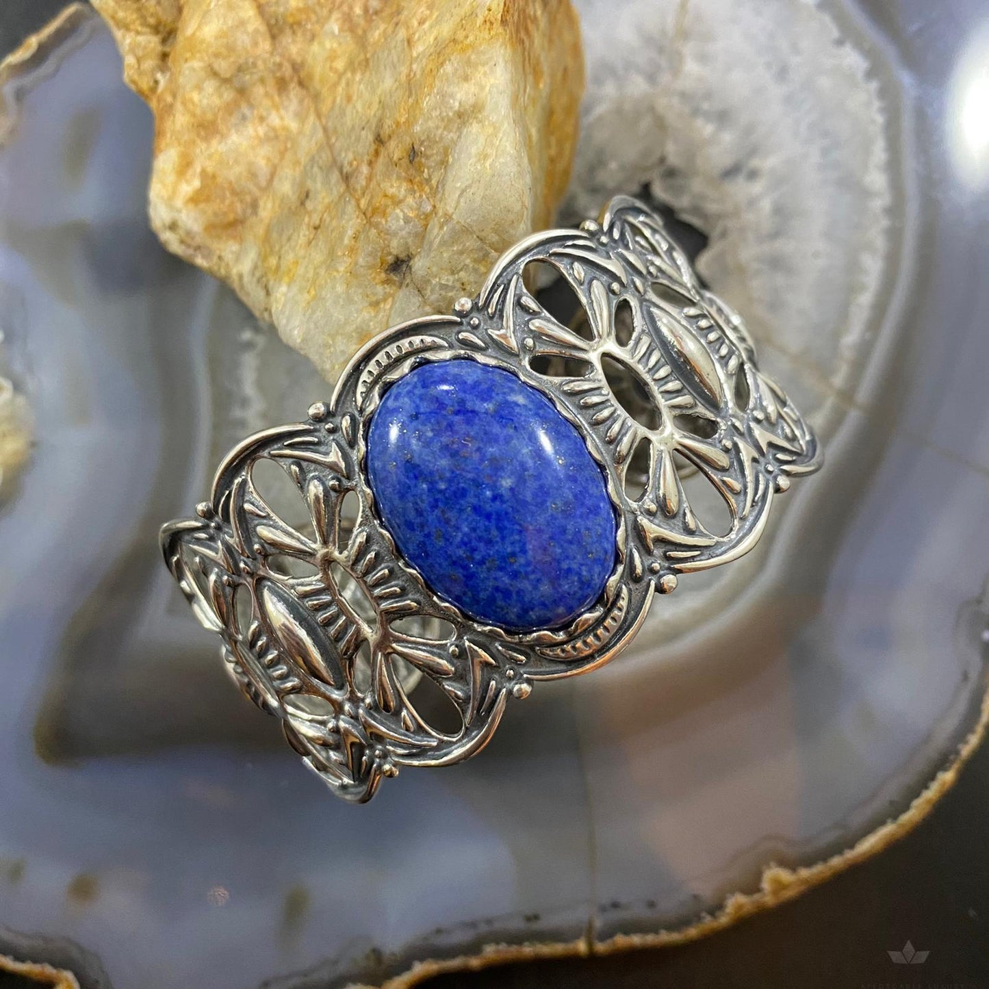 Carolyn Pollack Vintage Southwestern Style Sterling Silver Oval Denim Lapis Bracelet For Women