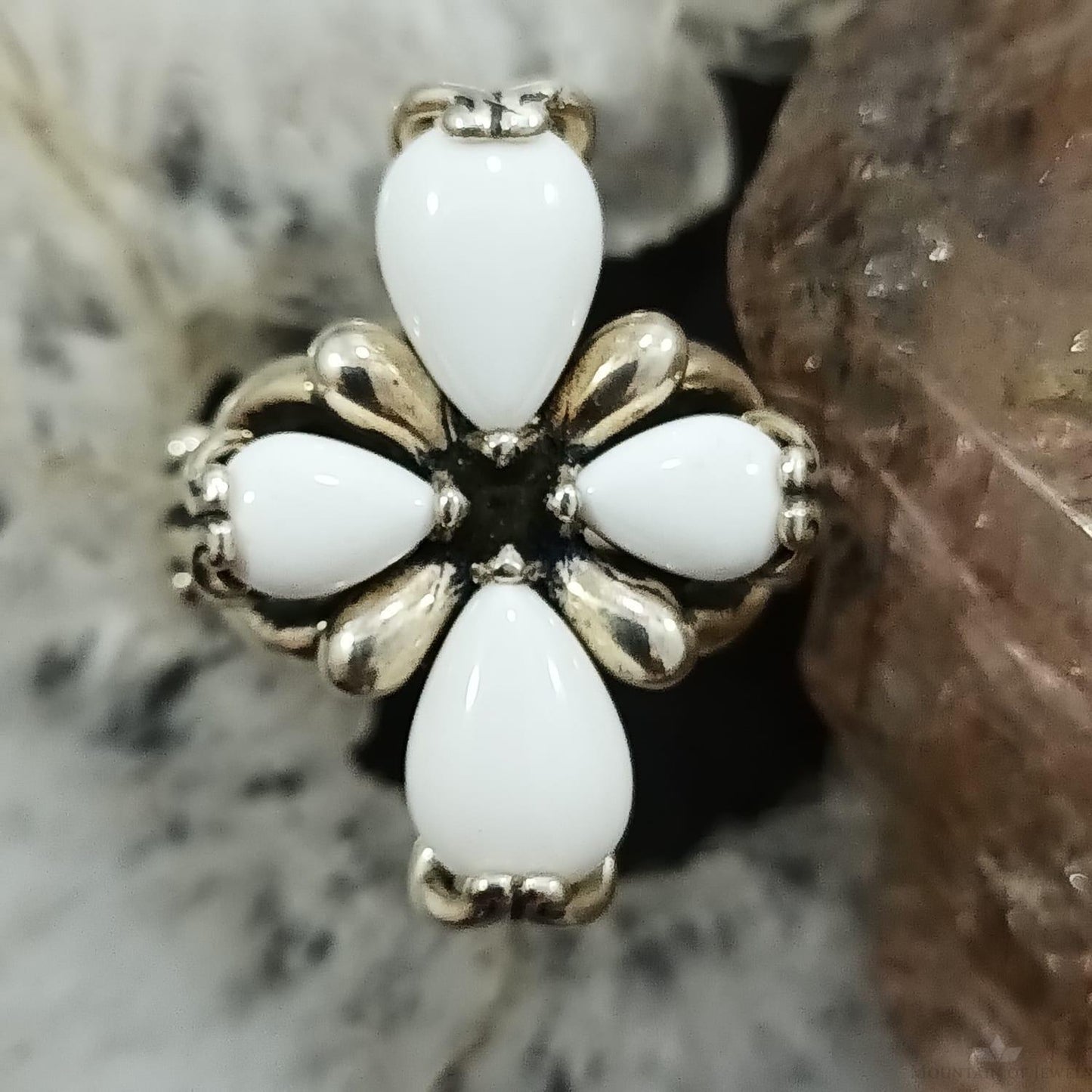 Carolyn Pollack Sterling Silver 4 Pear White Jasper Flower Ring Size 8.25 For Women
