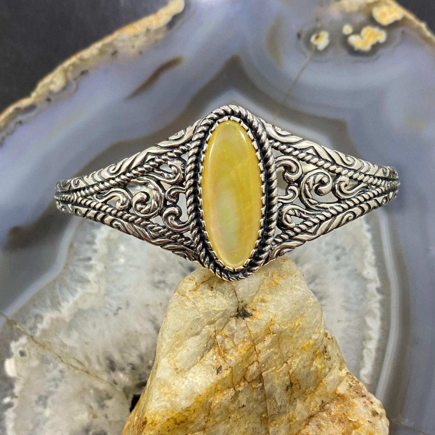 Carolyn Pollack Vintage Southwestern Style Sterling Silver Mother of Pearl Bracelet For Women