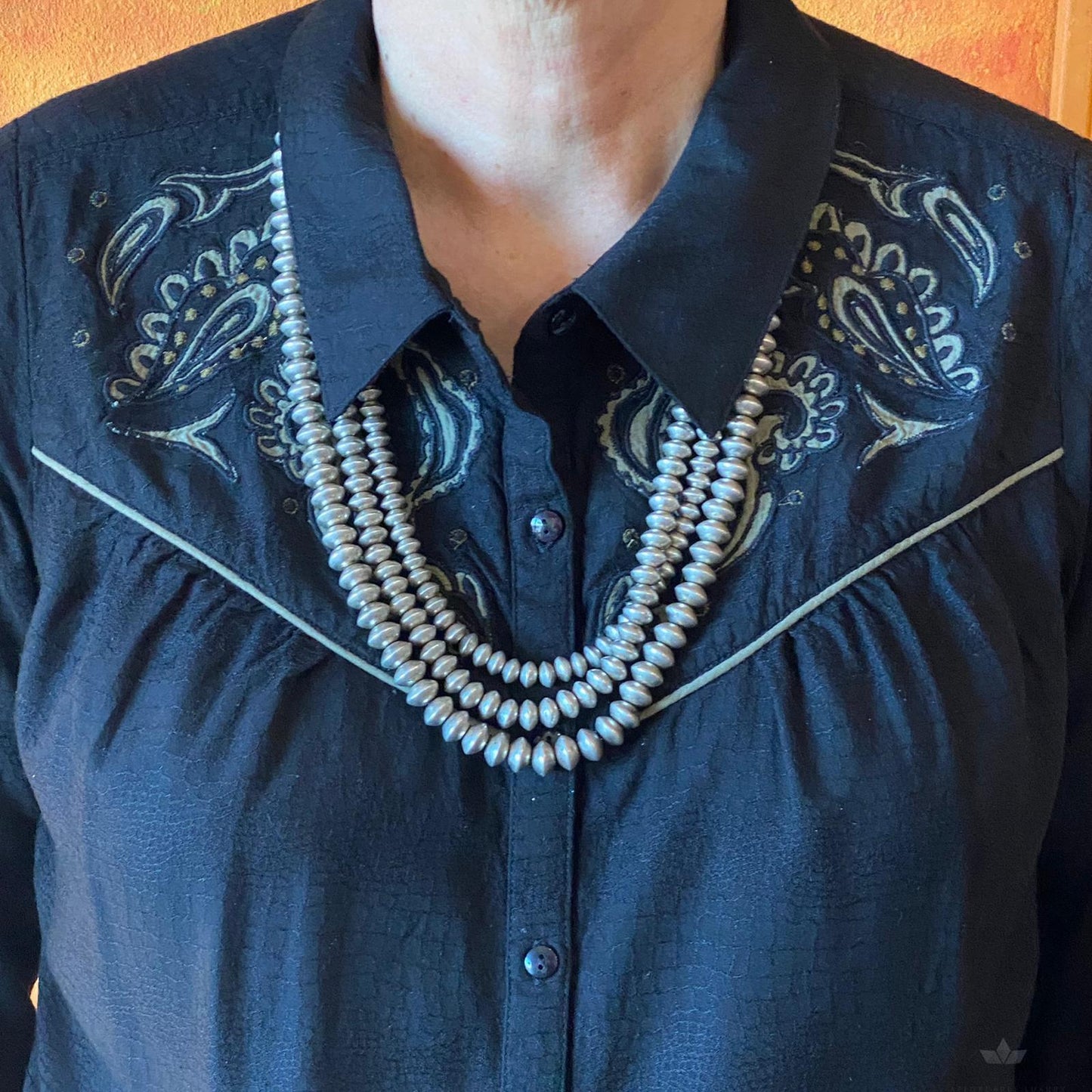 Vintage Native American 3 Sizes of Navajo Pearl Saucers 3 Strands Necklace 28"