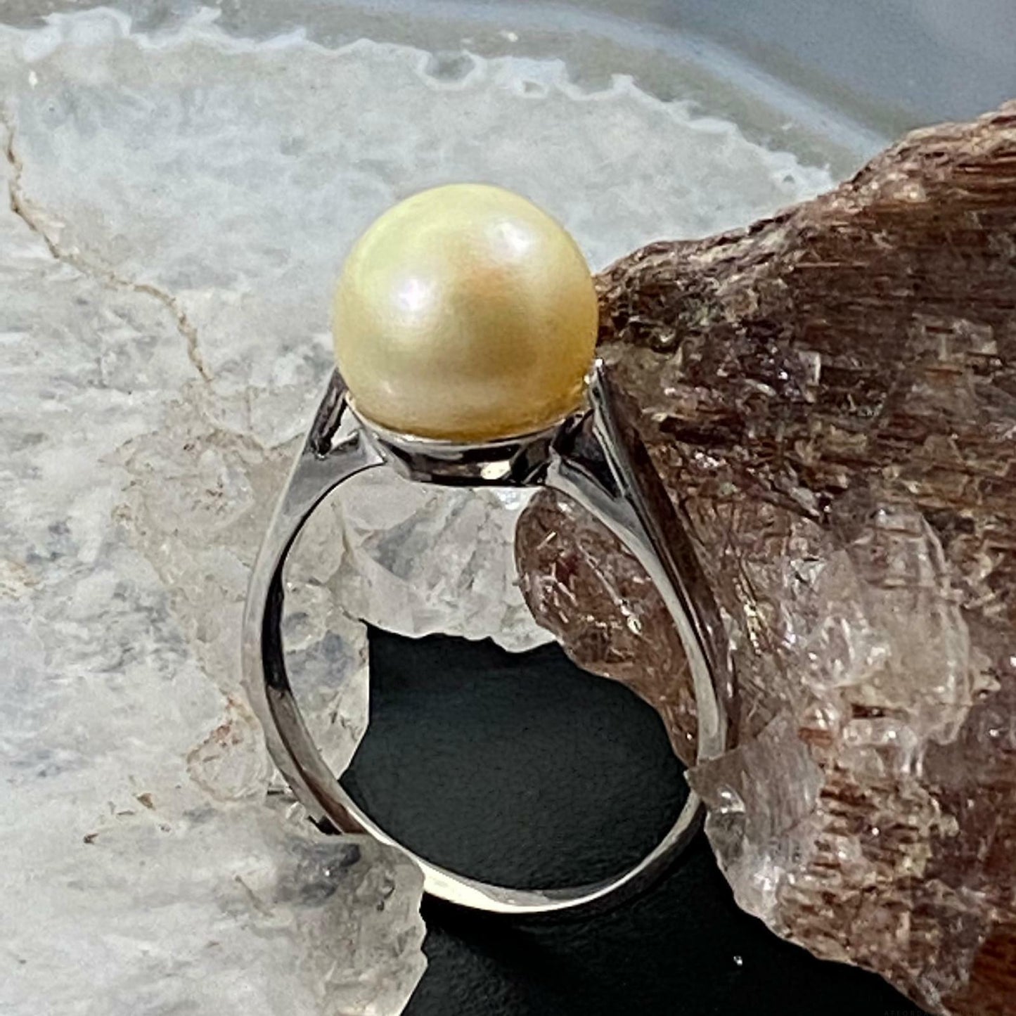 Vintage 14K White Gold with Off White Pearl Ring Size 6.5 For Women